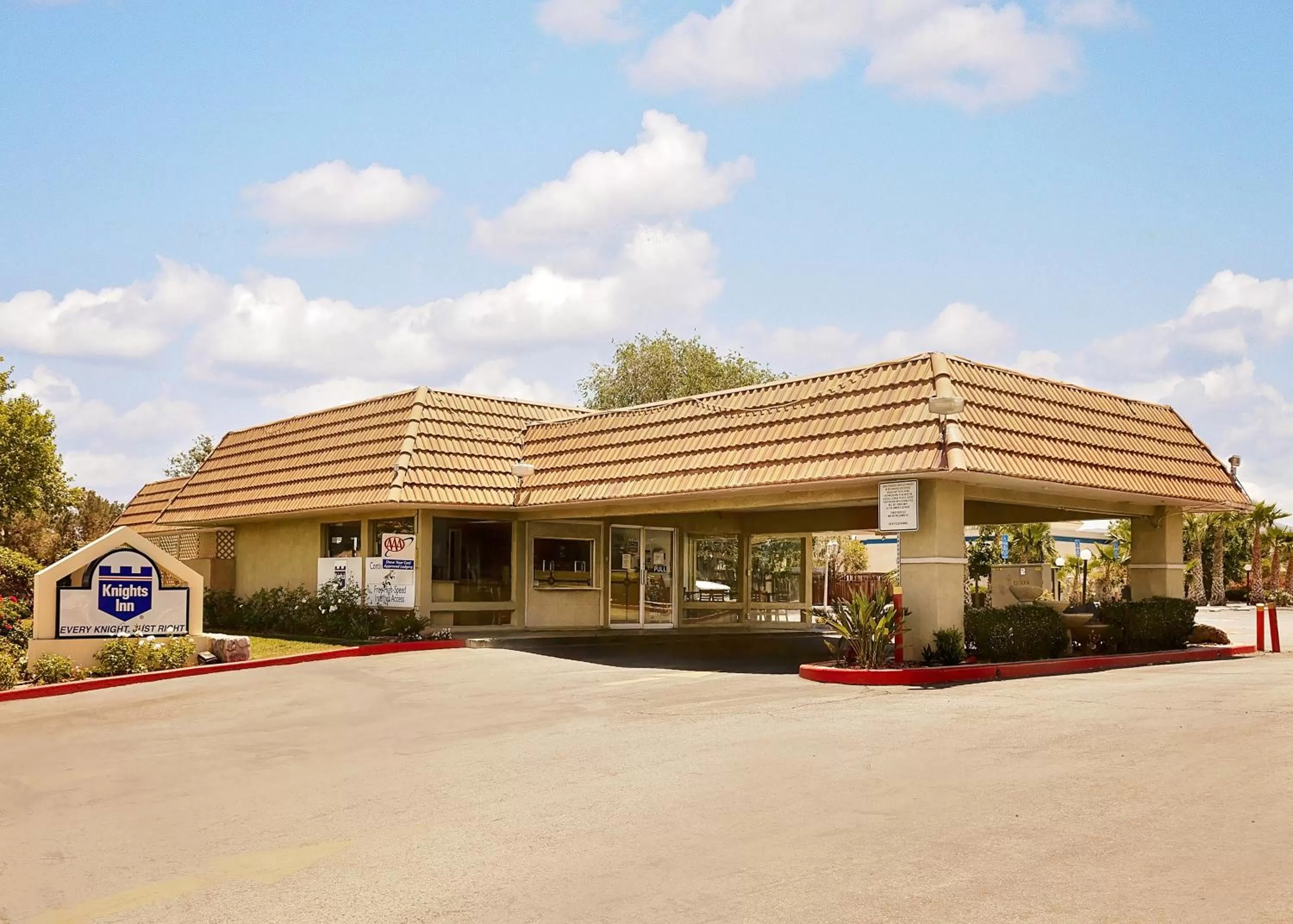 Property Building in Knights Inn Palmdale