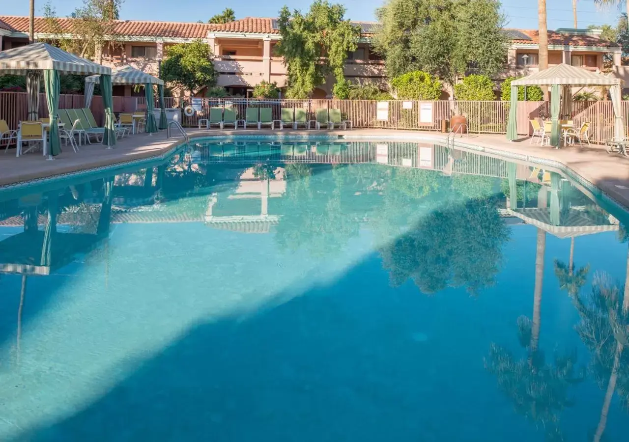 Swimming Pool in La Fuente Inn & Suites