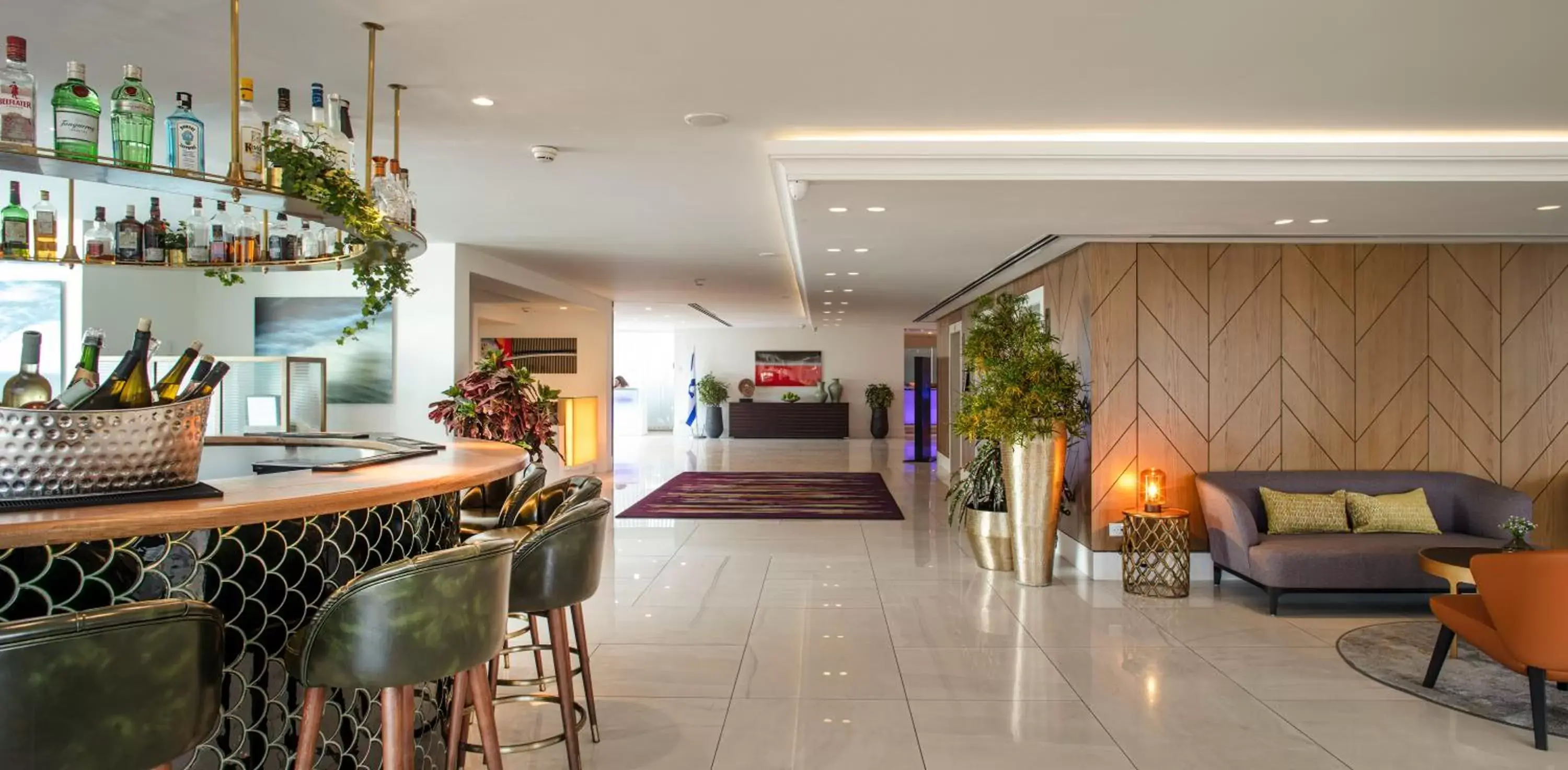 Lobby or reception in Carlton Tel Aviv Hotel – Luxury on the Beach