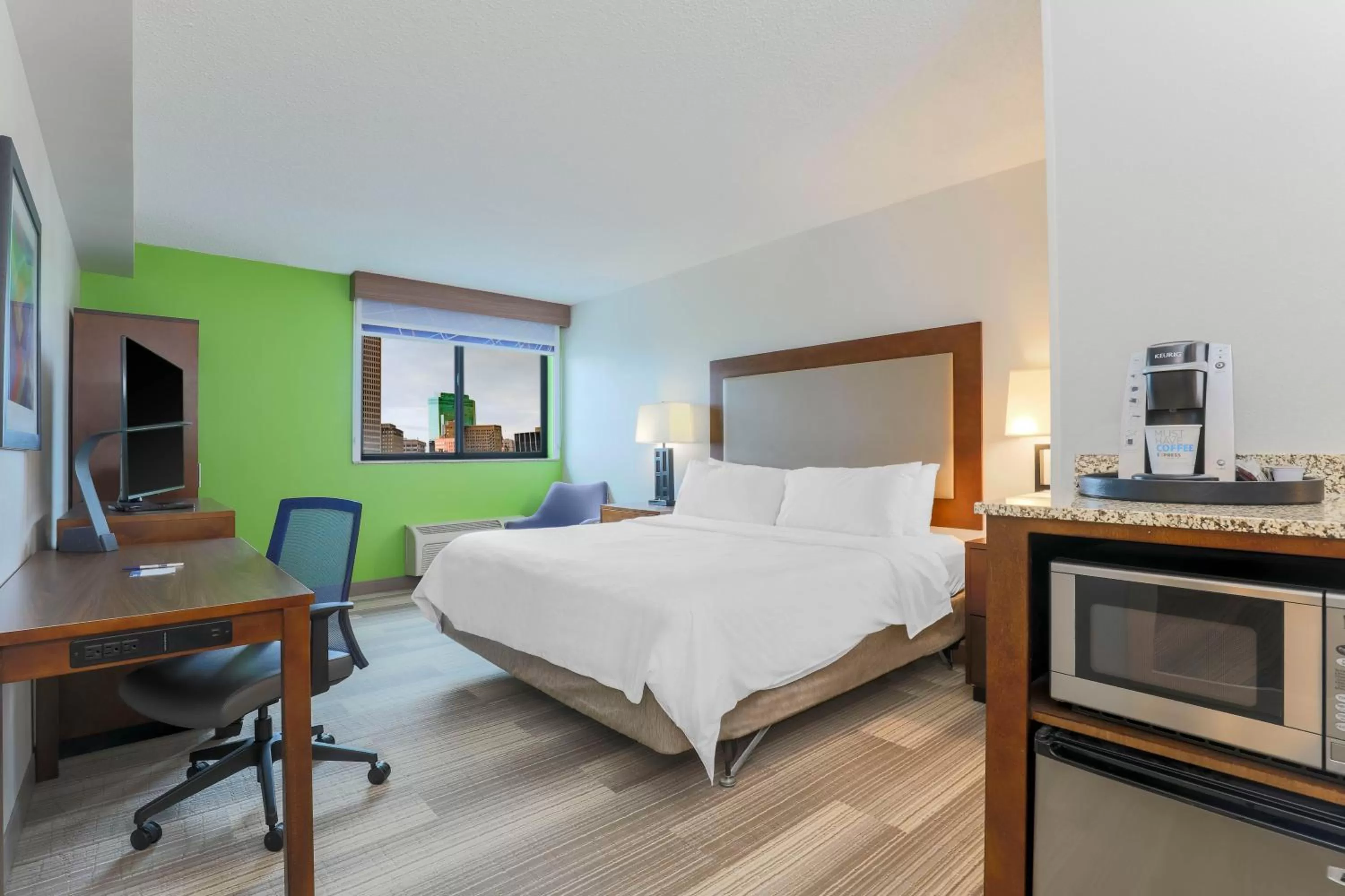 Photo of the whole room, Bed in Holiday Inn Express & Suites Fort Worth Downtown by IHG