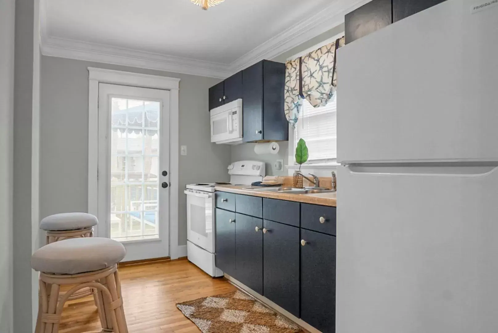 Kitchen/Kitchenette in Carolina Beach Inn