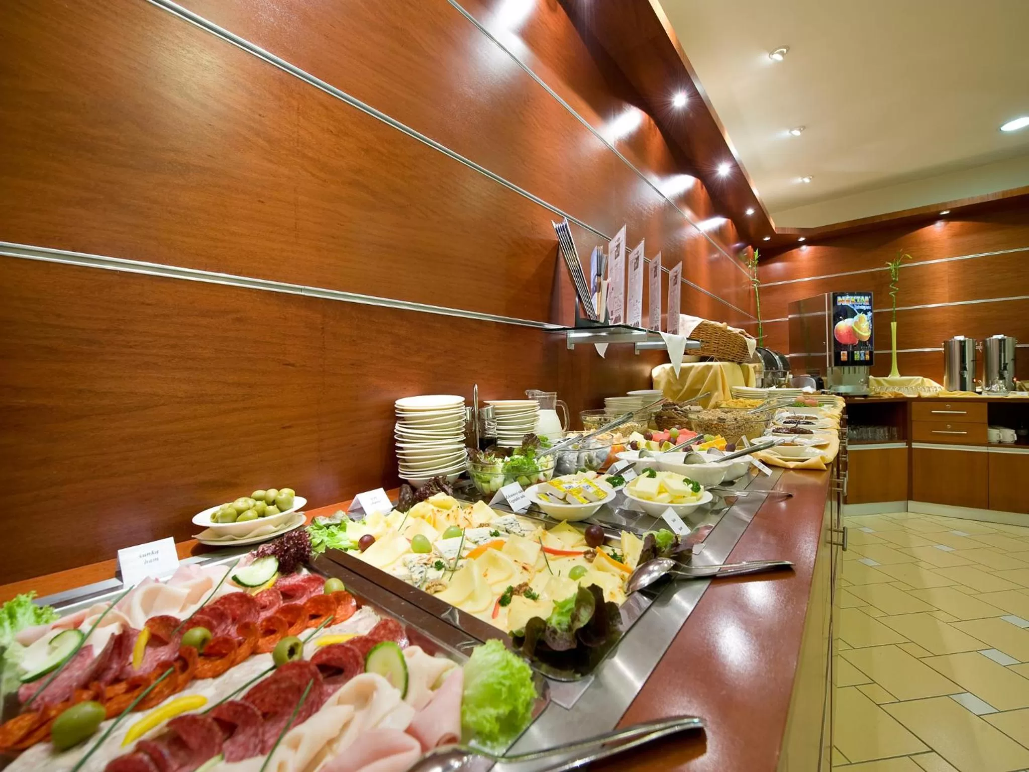 Restaurant/places to eat in Ramada Airport Hotel Prague
