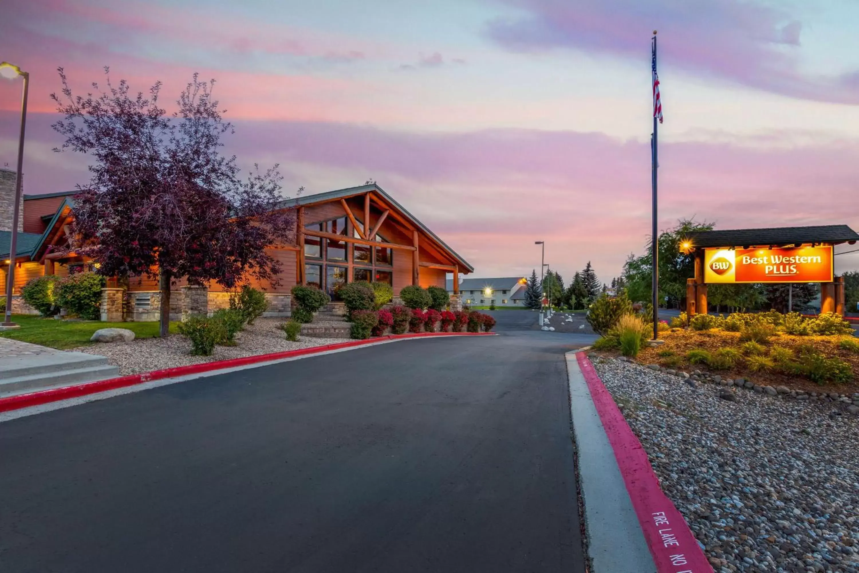 Property Building in Best Western Plus McCall Lodge and Suites