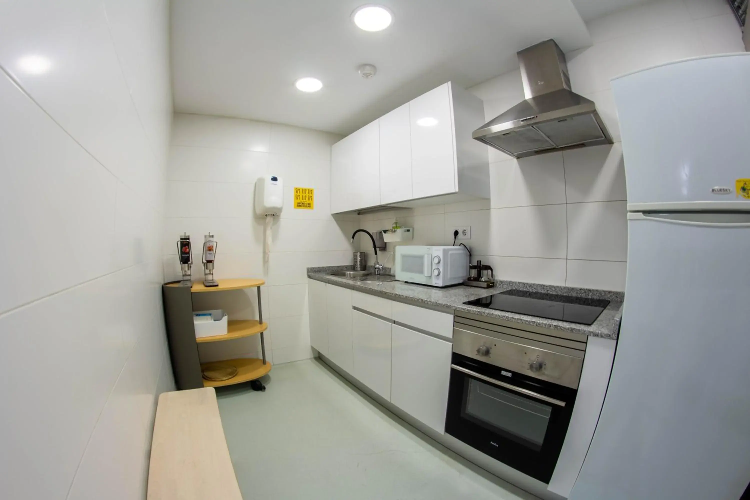 Communal kitchen, Kitchen/Kitchenette in Scout Madrid Hostel