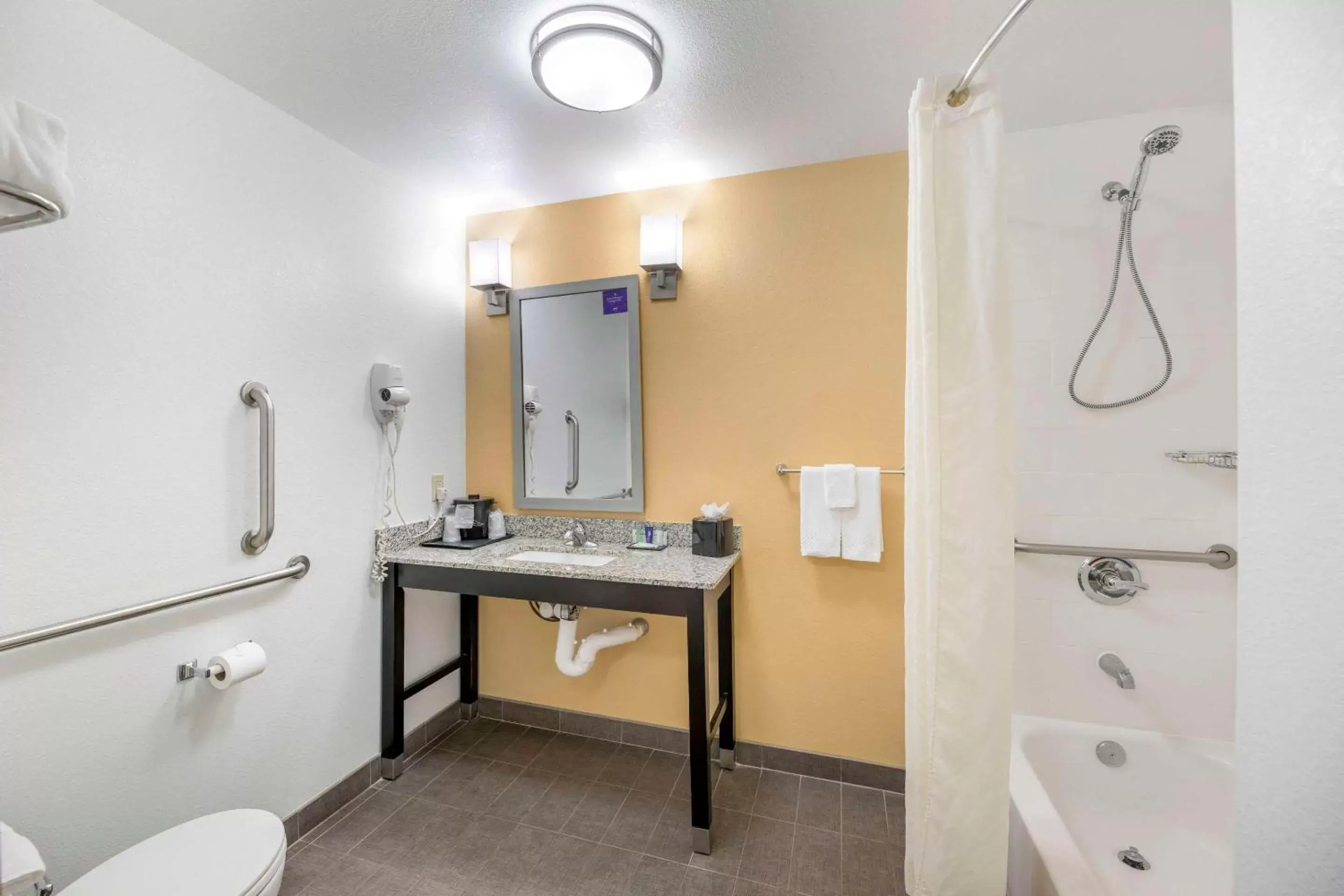 Bedroom, Bathroom in Sleep Inn & Suites Carlsbad Caverns Area