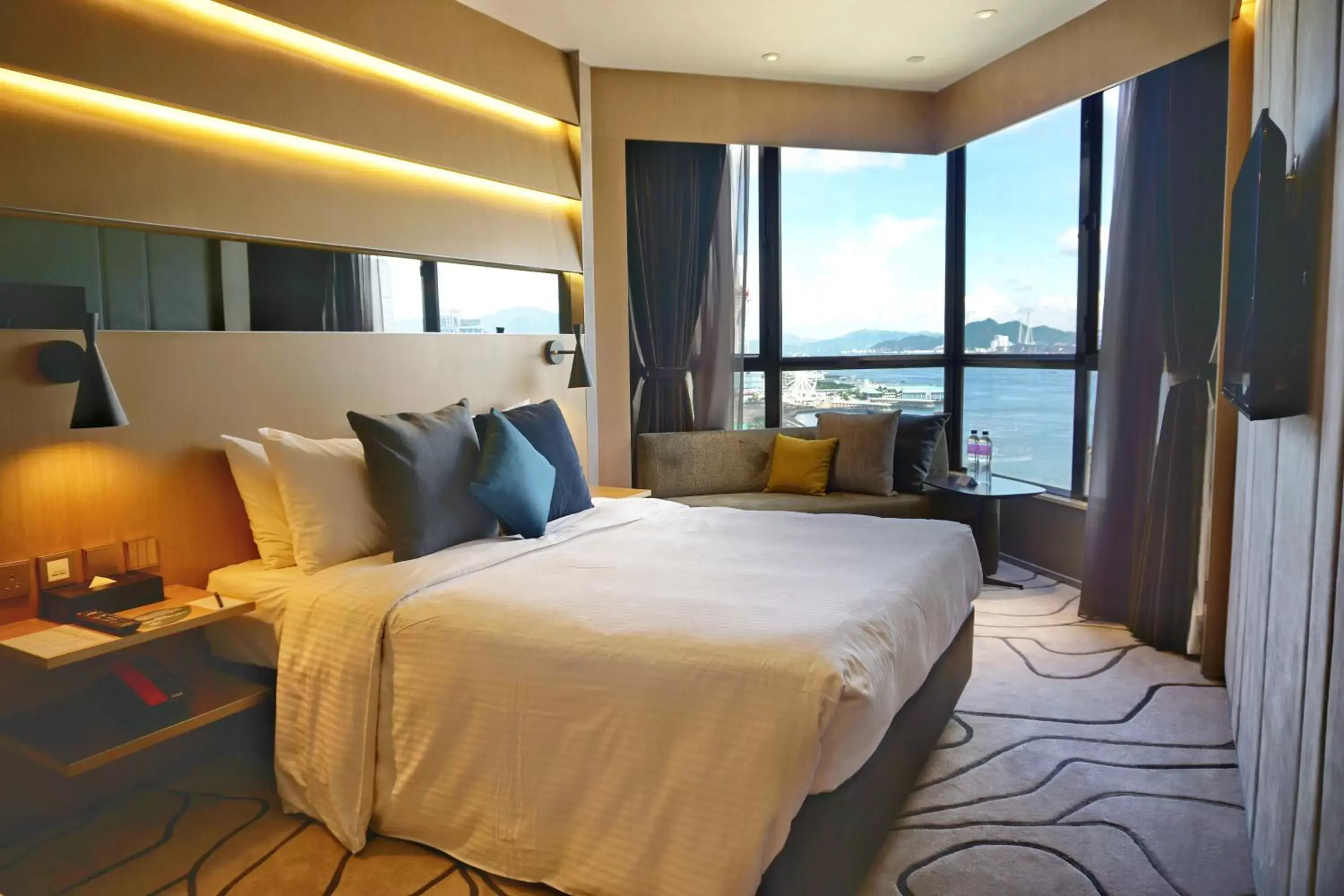 Photo of the whole room, Bed in The Harbourview