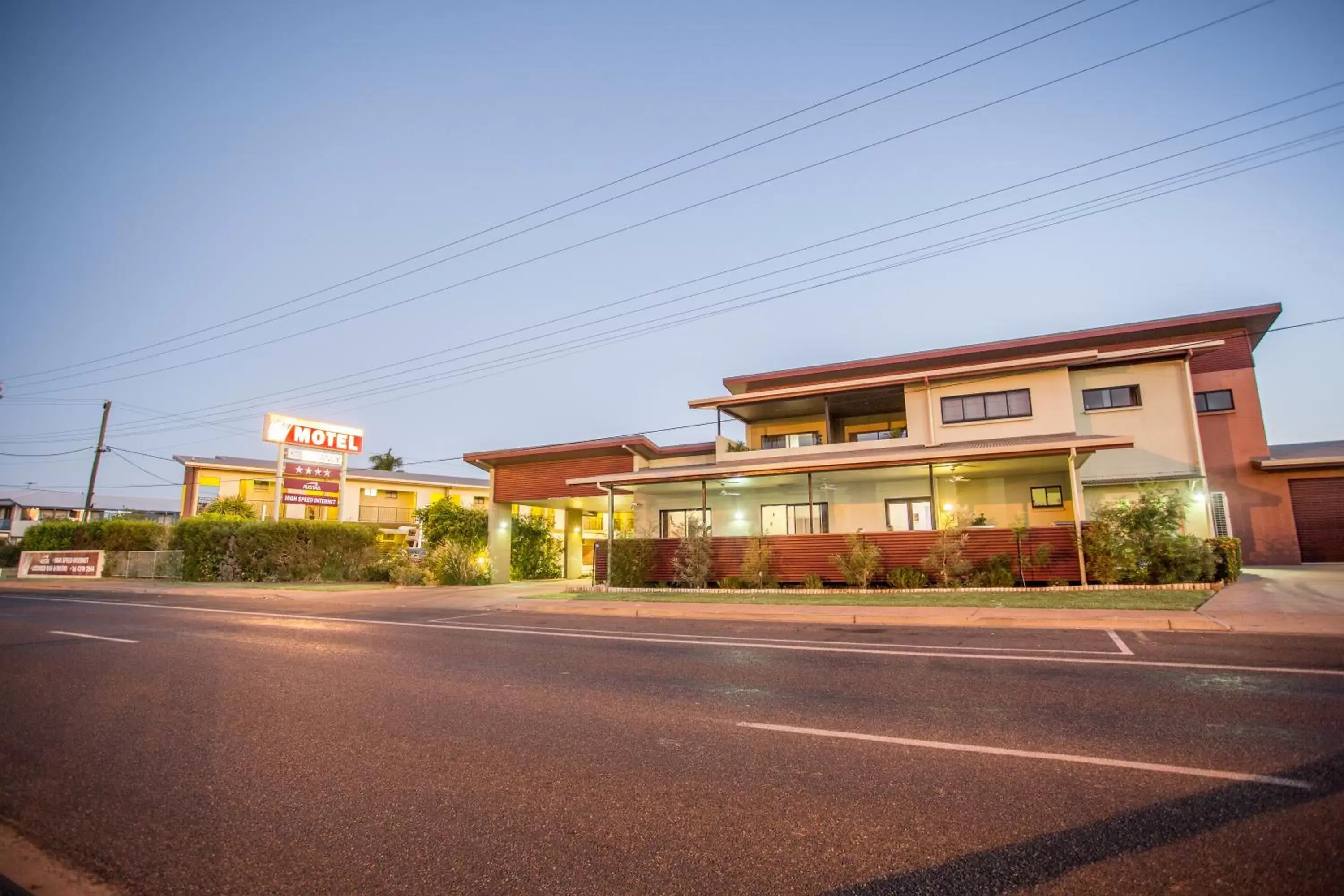 Facade/entrance, Property Building in Spinifex Motel and Serviced Apartments