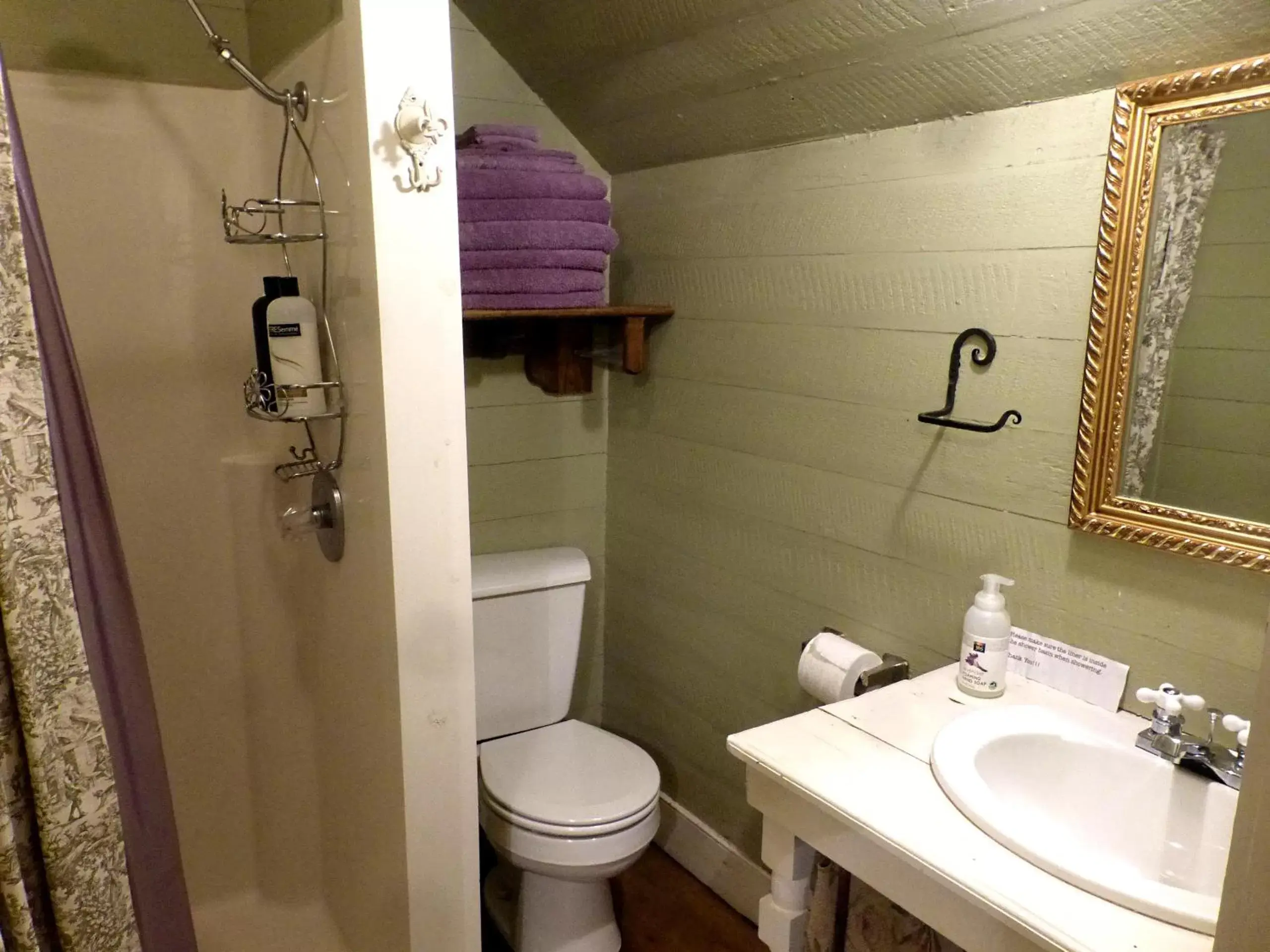 Shower, Bathroom in Mulberry Lavender Farm and B&B