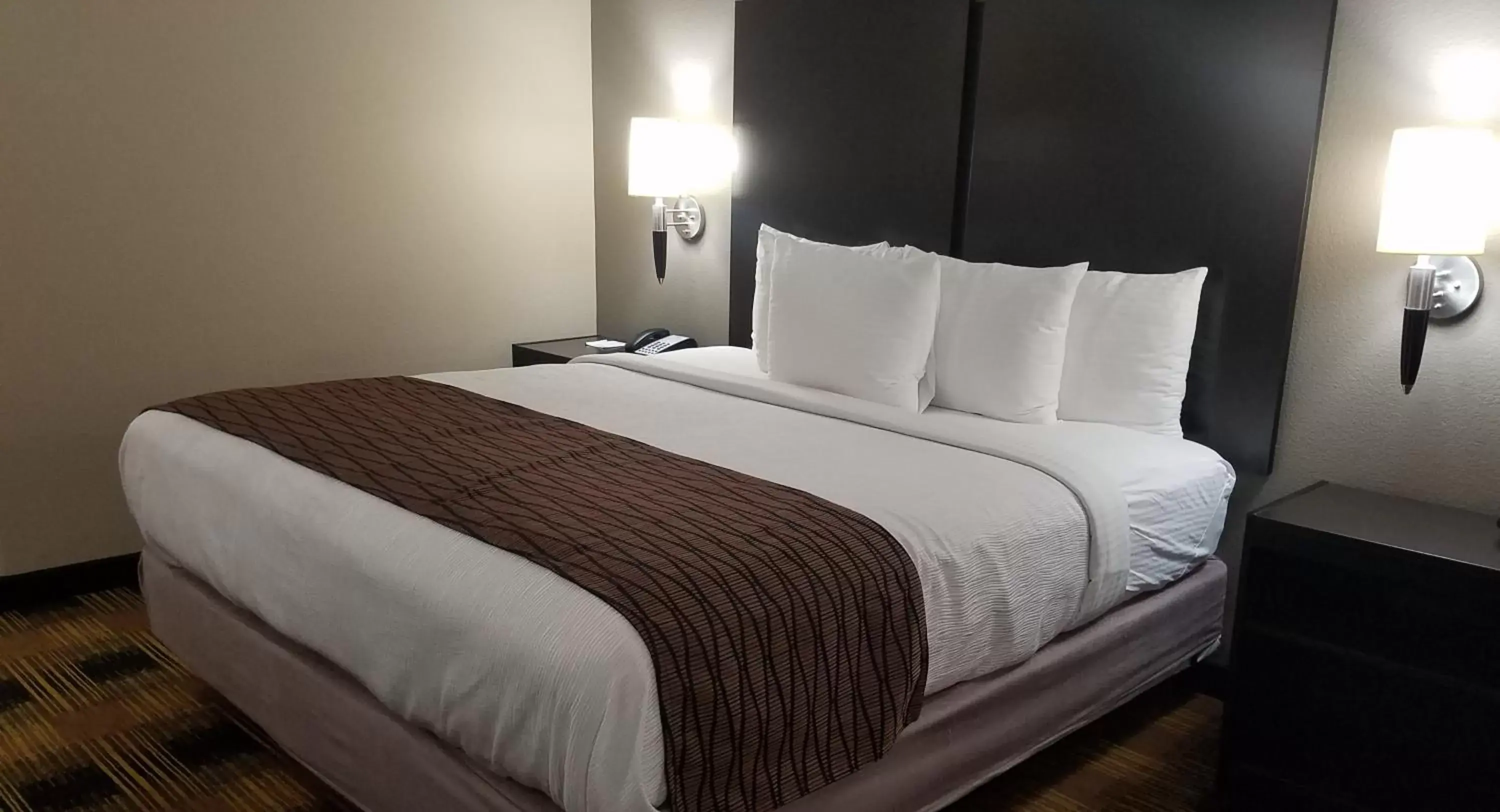 Bedroom, Bed in Best Western Plus Heritage Inn Houston