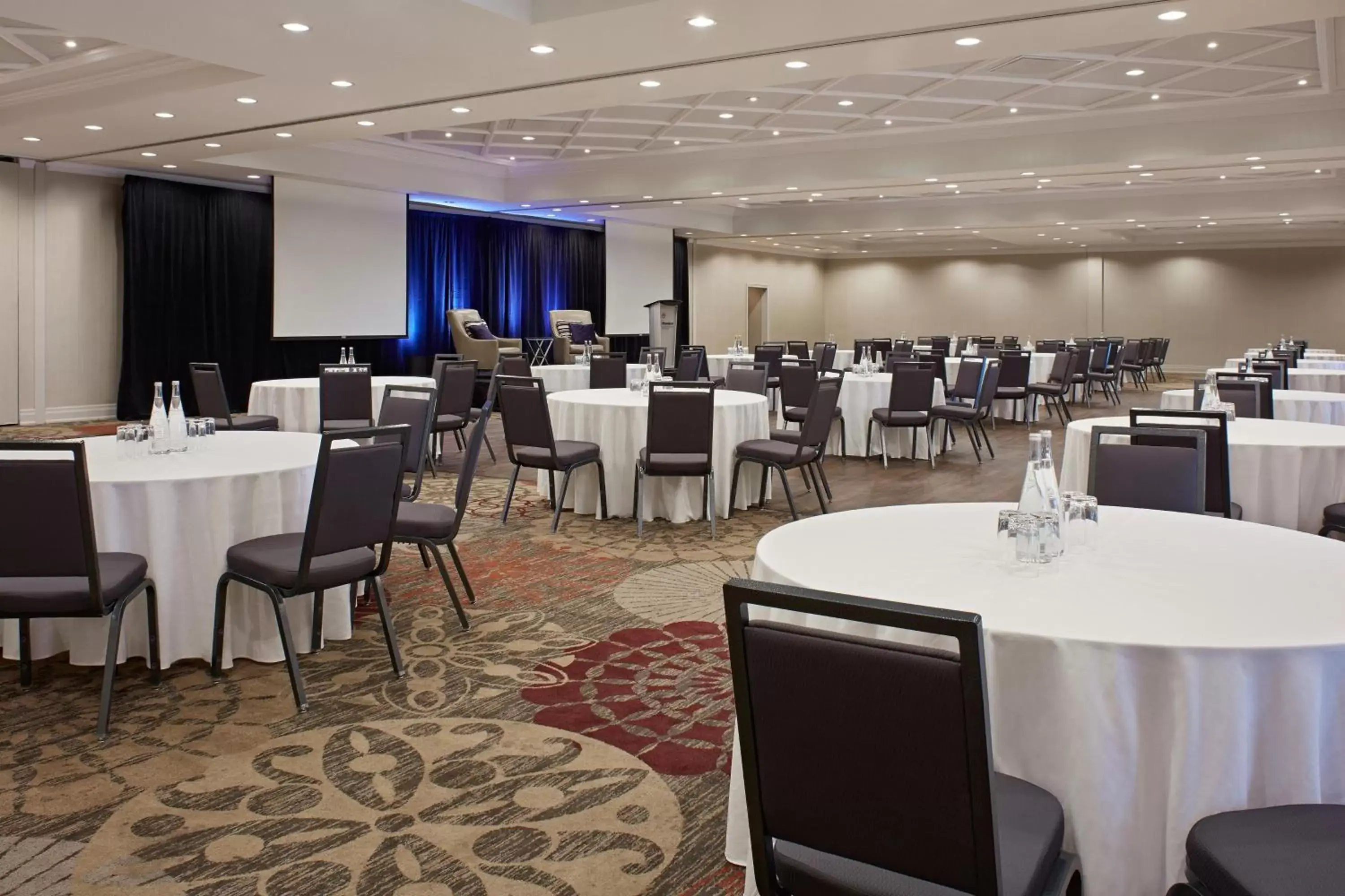 Meeting/conference room, Restaurant/Places to Eat in Sheraton Parkway Toronto North Hotel & Suites