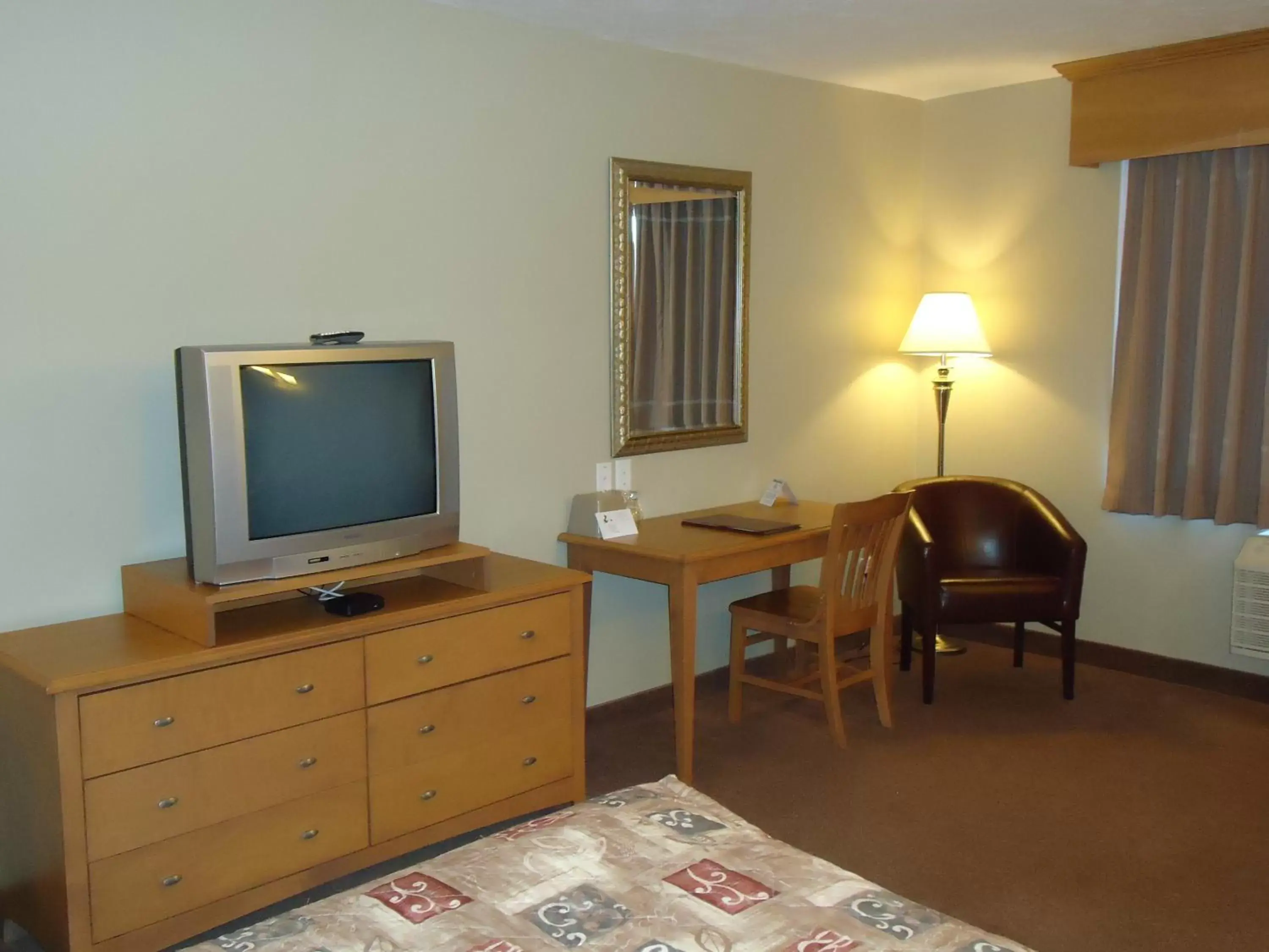 TV and multimedia, TV/Entertainment Center in Auberge Bouctouche Inn & Suites