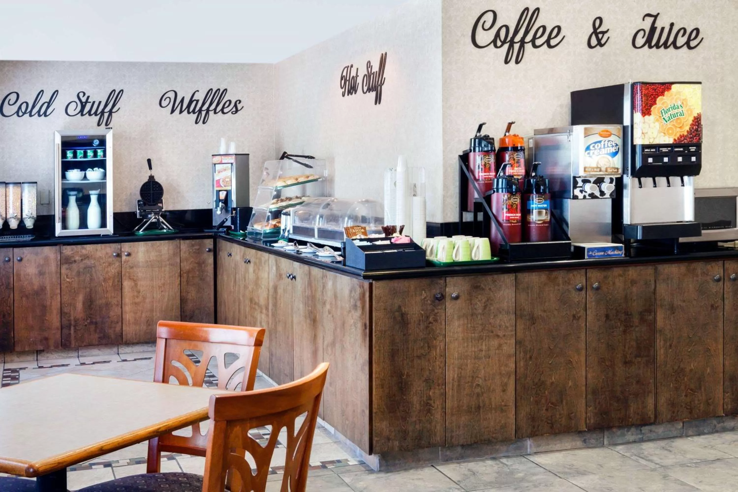 Restaurant/places to eat in Hawthorn Suites by Wyndham Rancho Cordova/Folsom