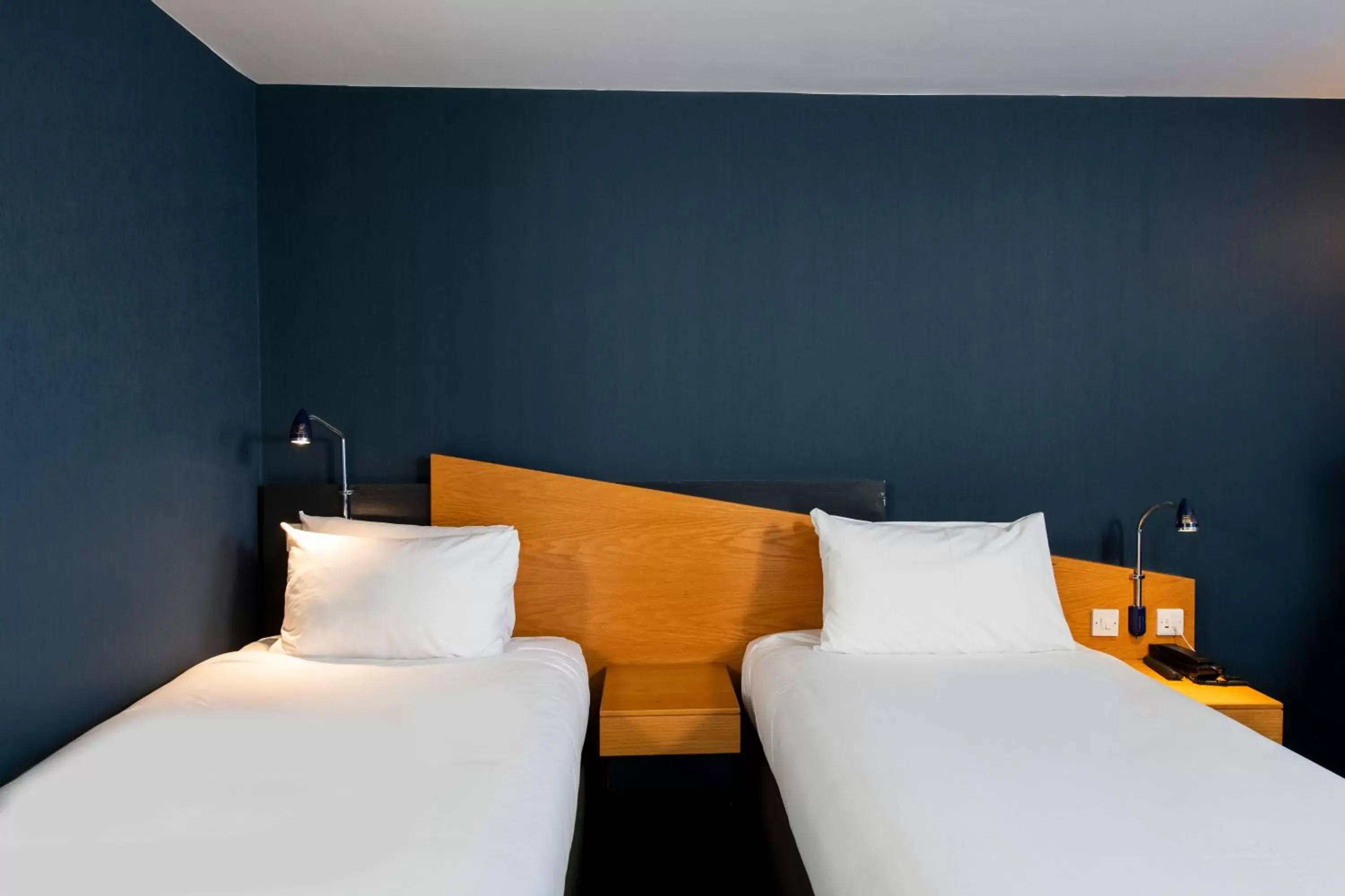 Bedroom, Bed in Holiday Inn Express Swansea East, an IHG Hotel