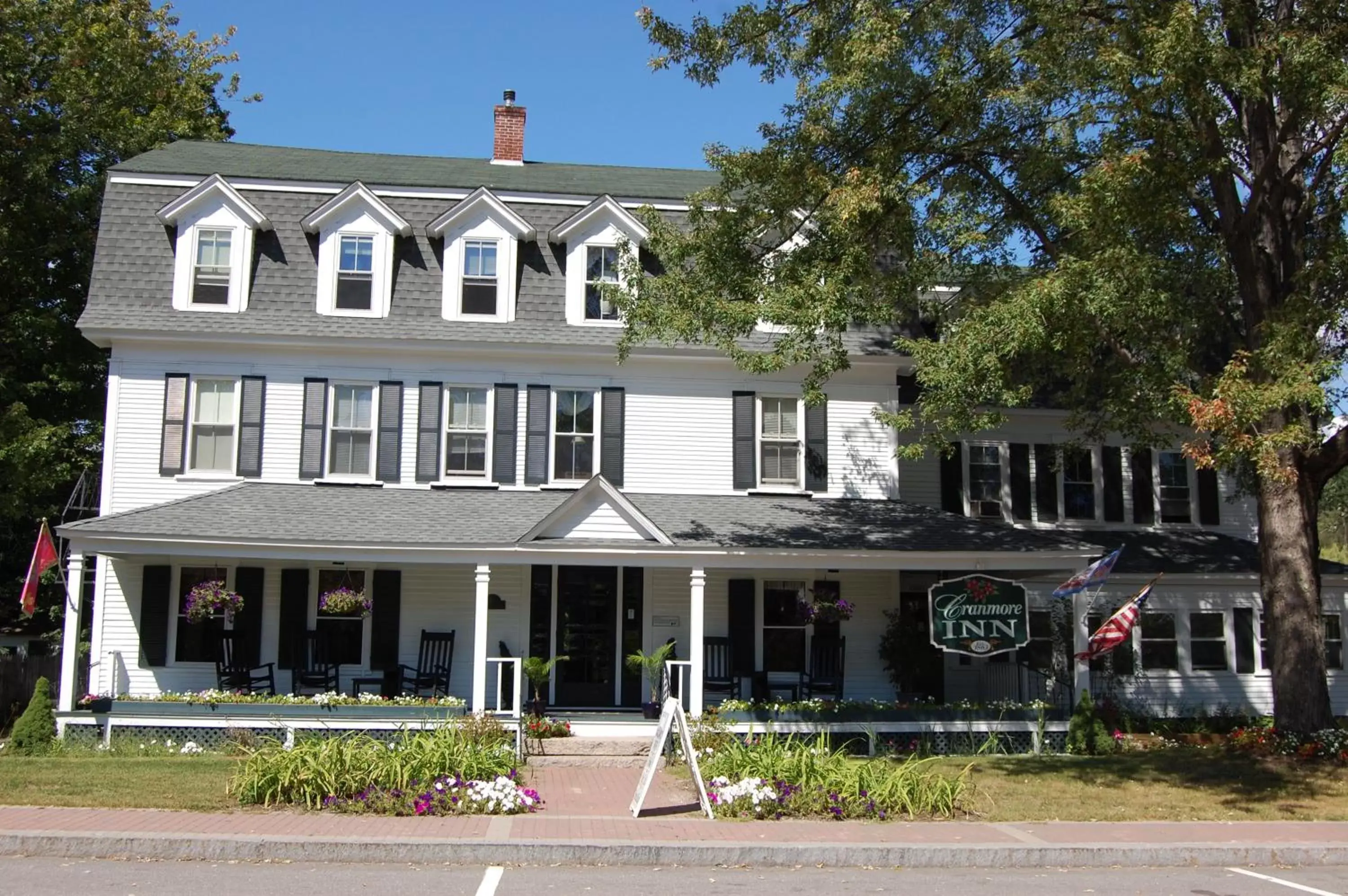 Facade/entrance, Property Building in Cranmore Inn and Suites, a North Conway boutique hotel