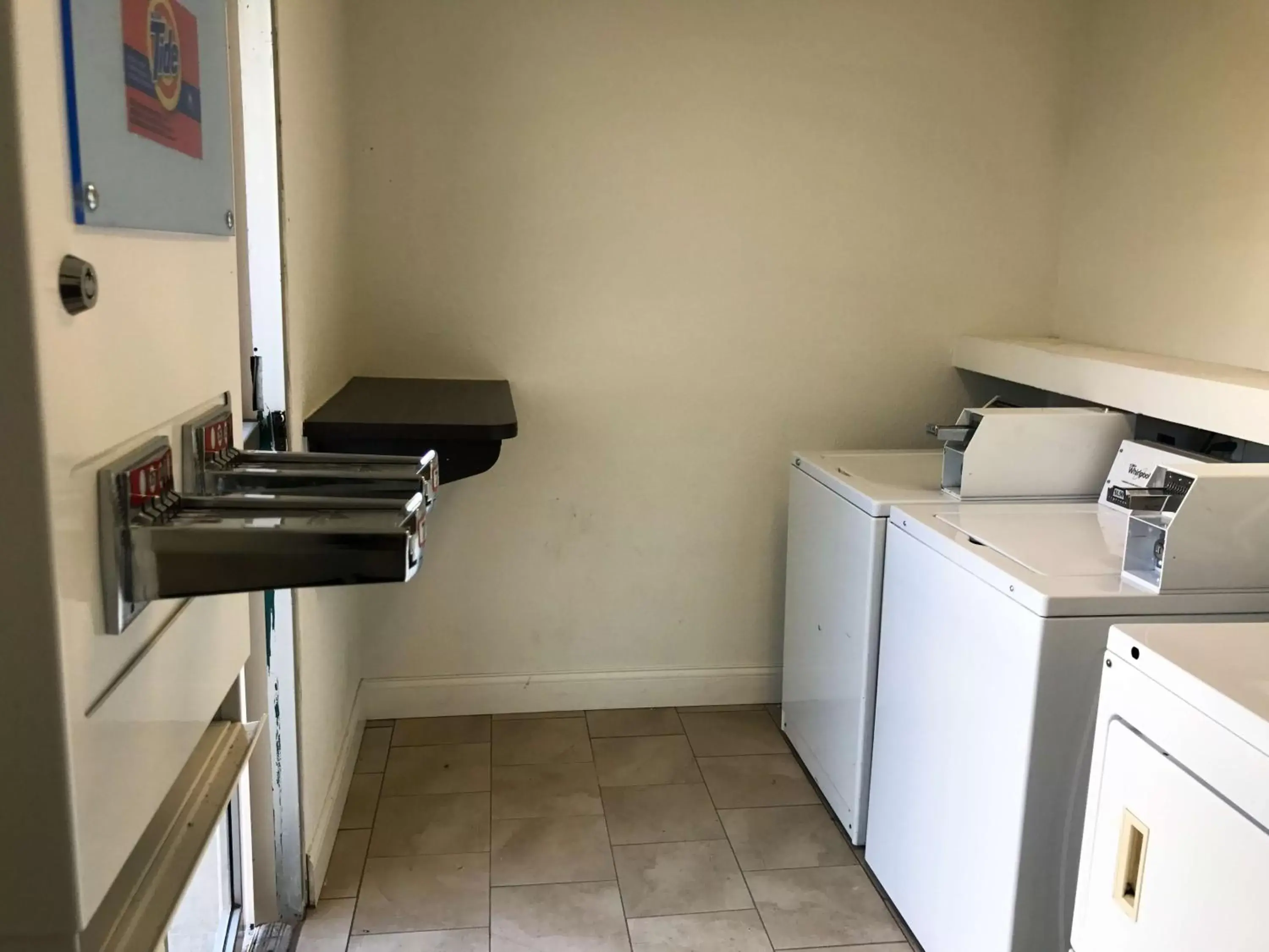 laundry, Kitchen/Kitchenette in Motel 6-Lufkin, TX