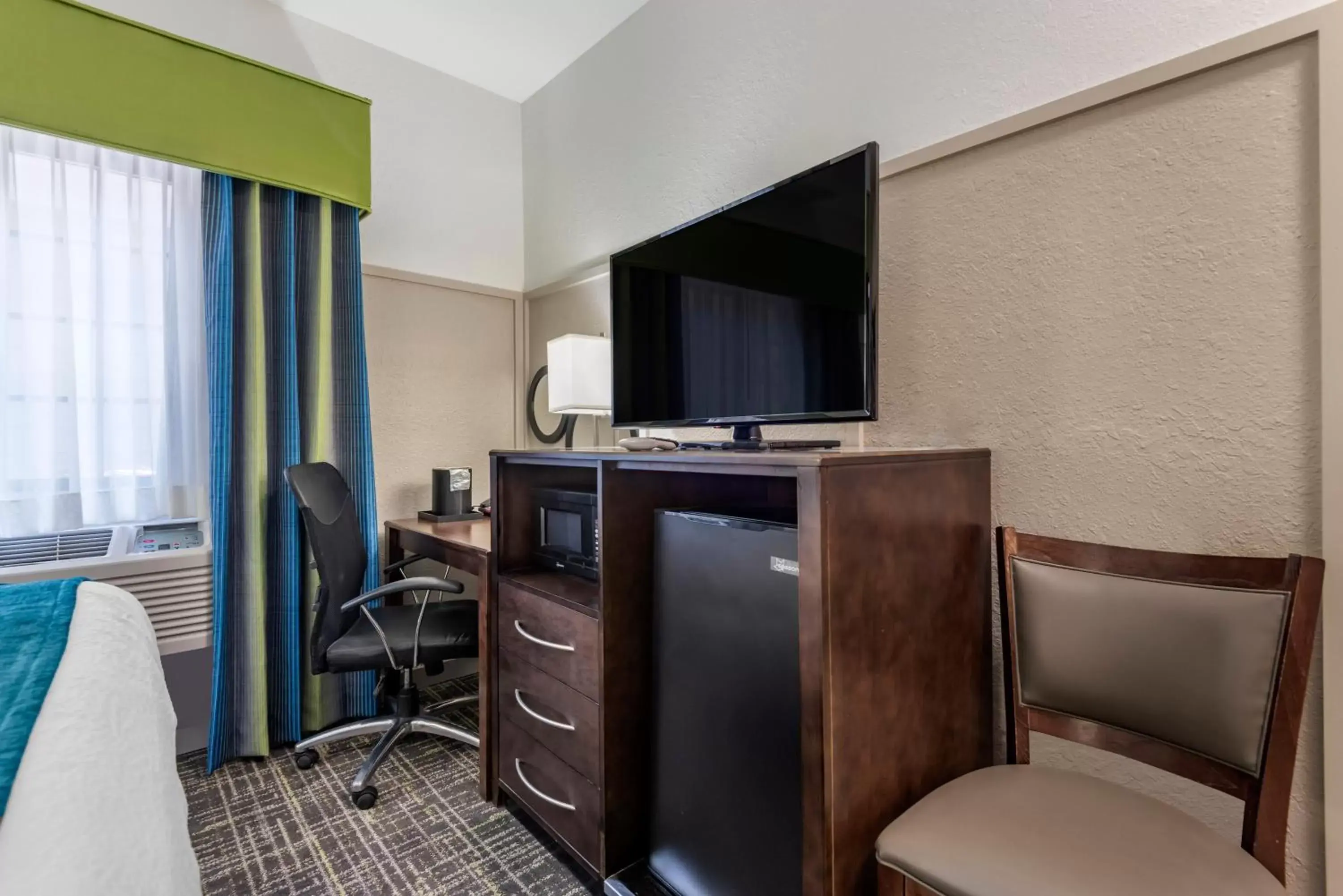 TV and multimedia, TV/Entertainment Center in The Freeport Hotel, Ascend Hotel Collection