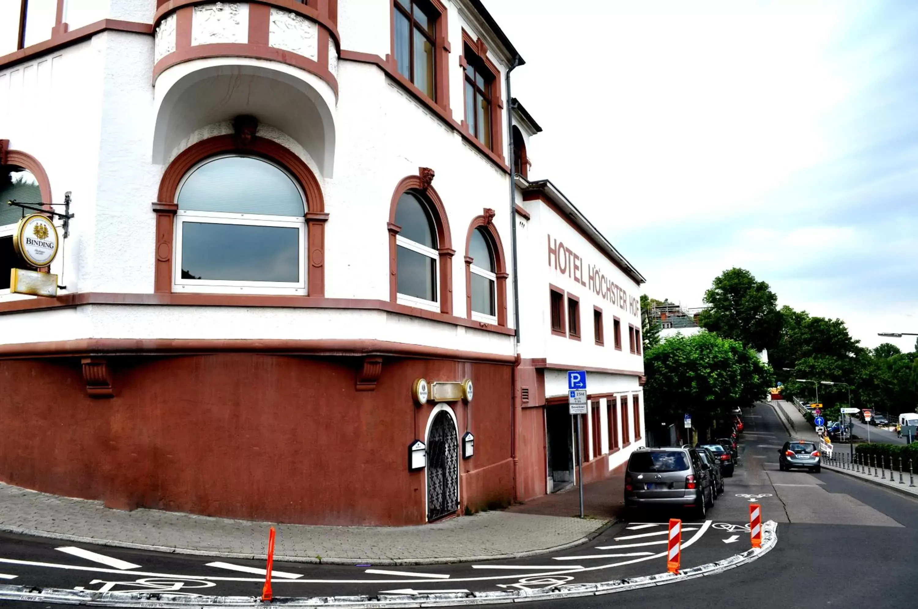 Facade/entrance, Property Building in Tagungshotel Höchster Hof