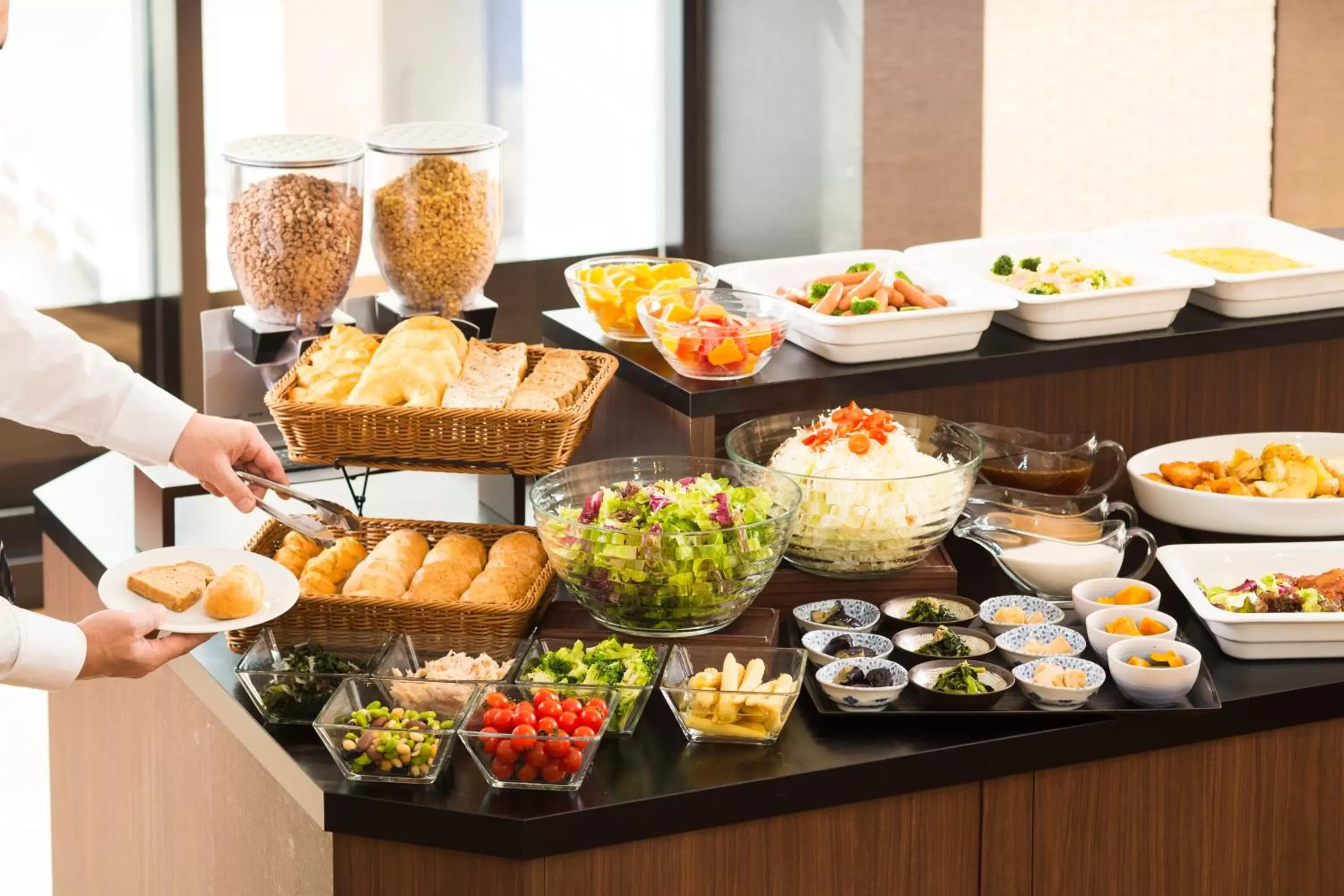 Restaurant/places to eat in Smile Hotel Premium Osaka Hommachi Restaurant/places to eat in Smile Hotel Premium Osaka Hommachi