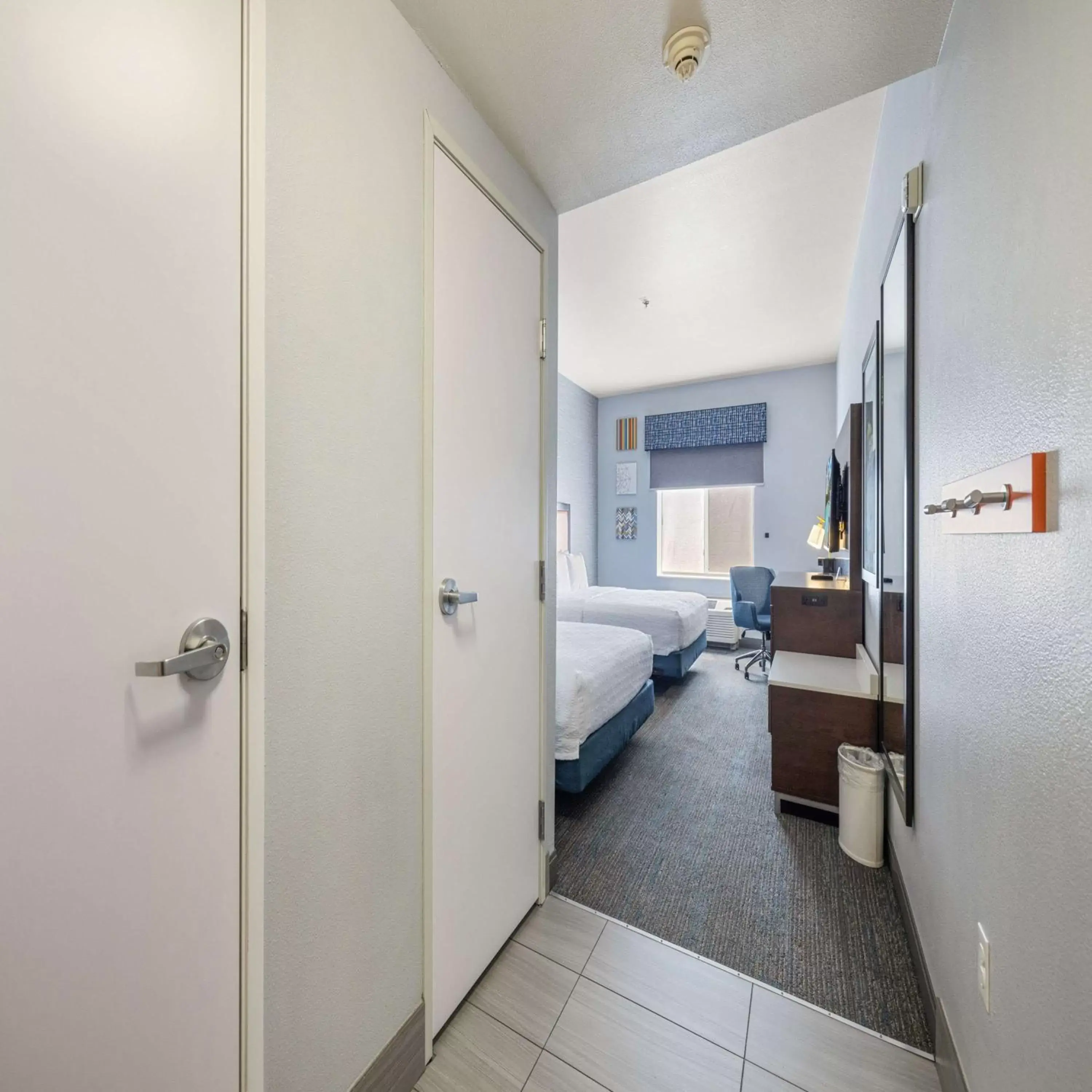 Photo of the whole room, Bathroom in Hampton Inn & Suites Modesto - Salida