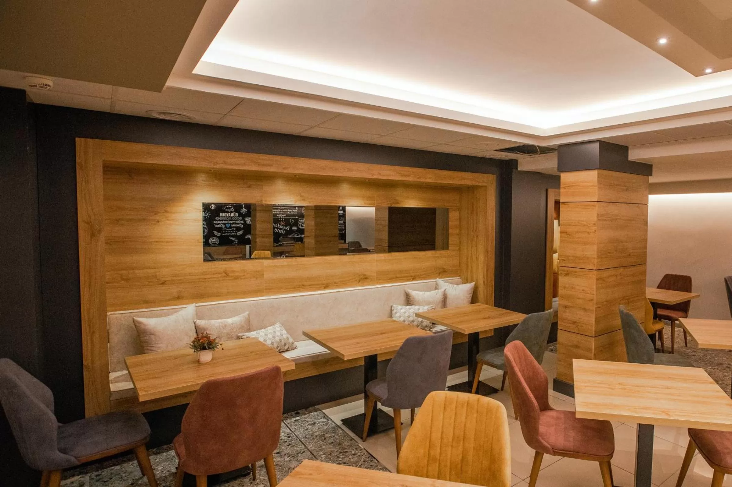 Restaurant/places to eat in Adresin Hotel