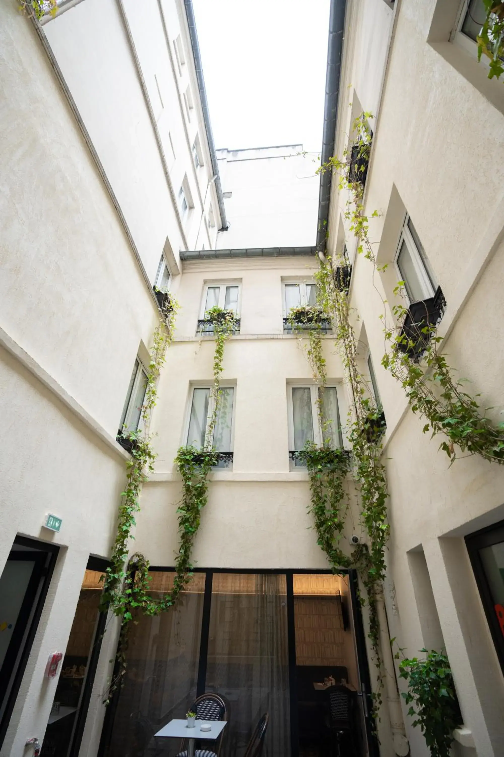 Property building in Hotel Du Mont Dore Batignolles