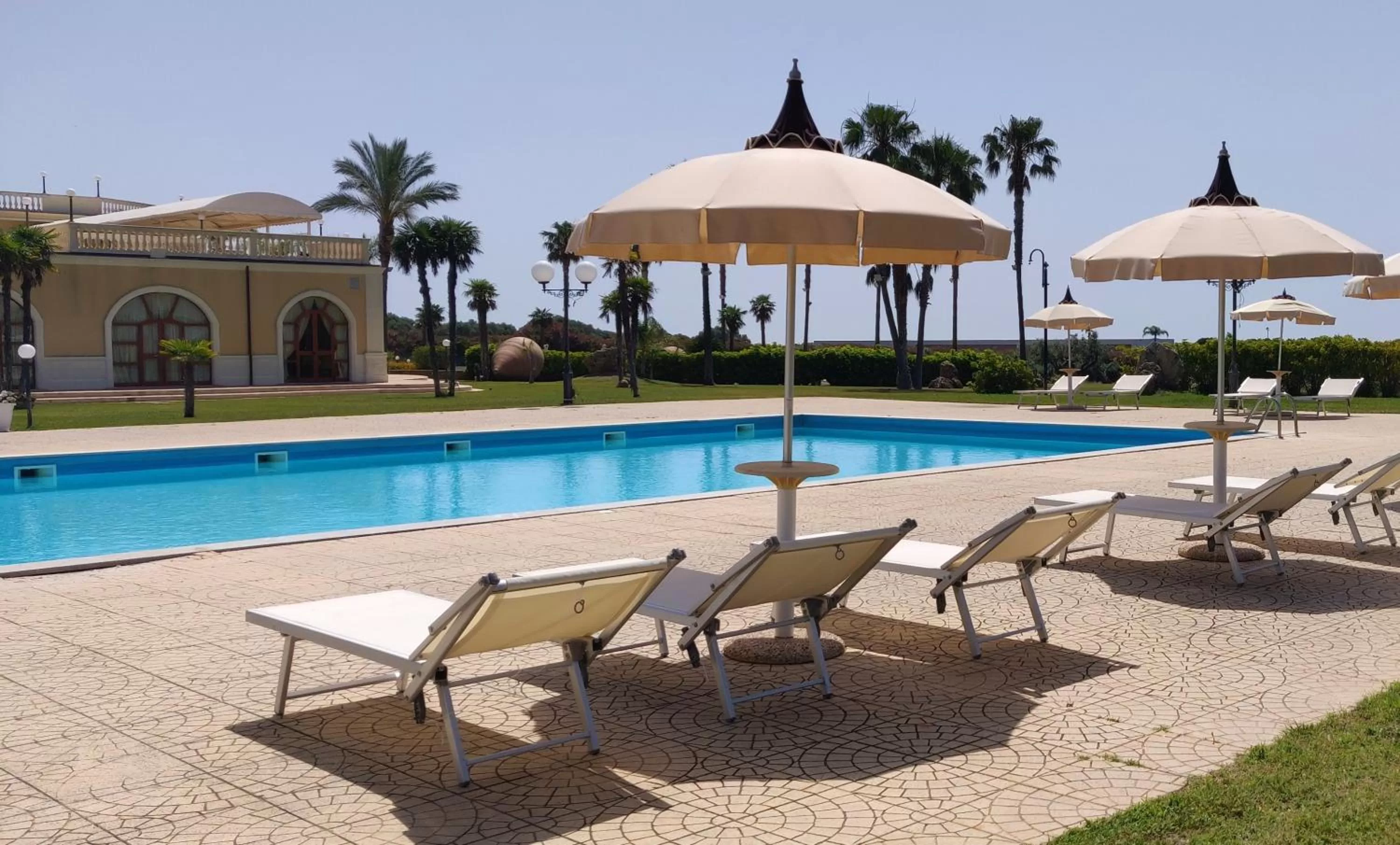 Swimming pool in Parco dei Principi Hotel - Wedding & Events