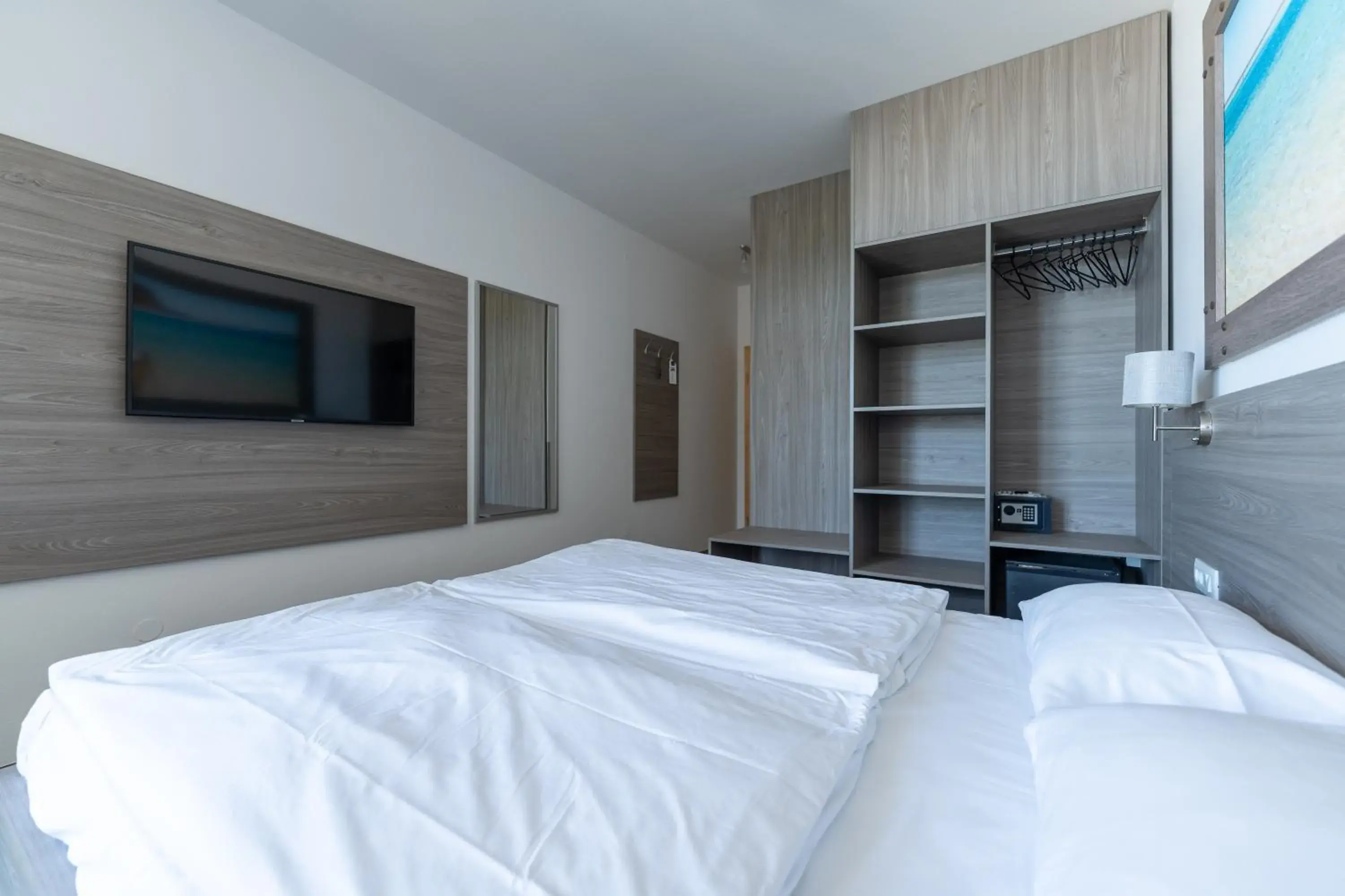 TV and multimedia, Bed in Barbara Piran Beach Hotel