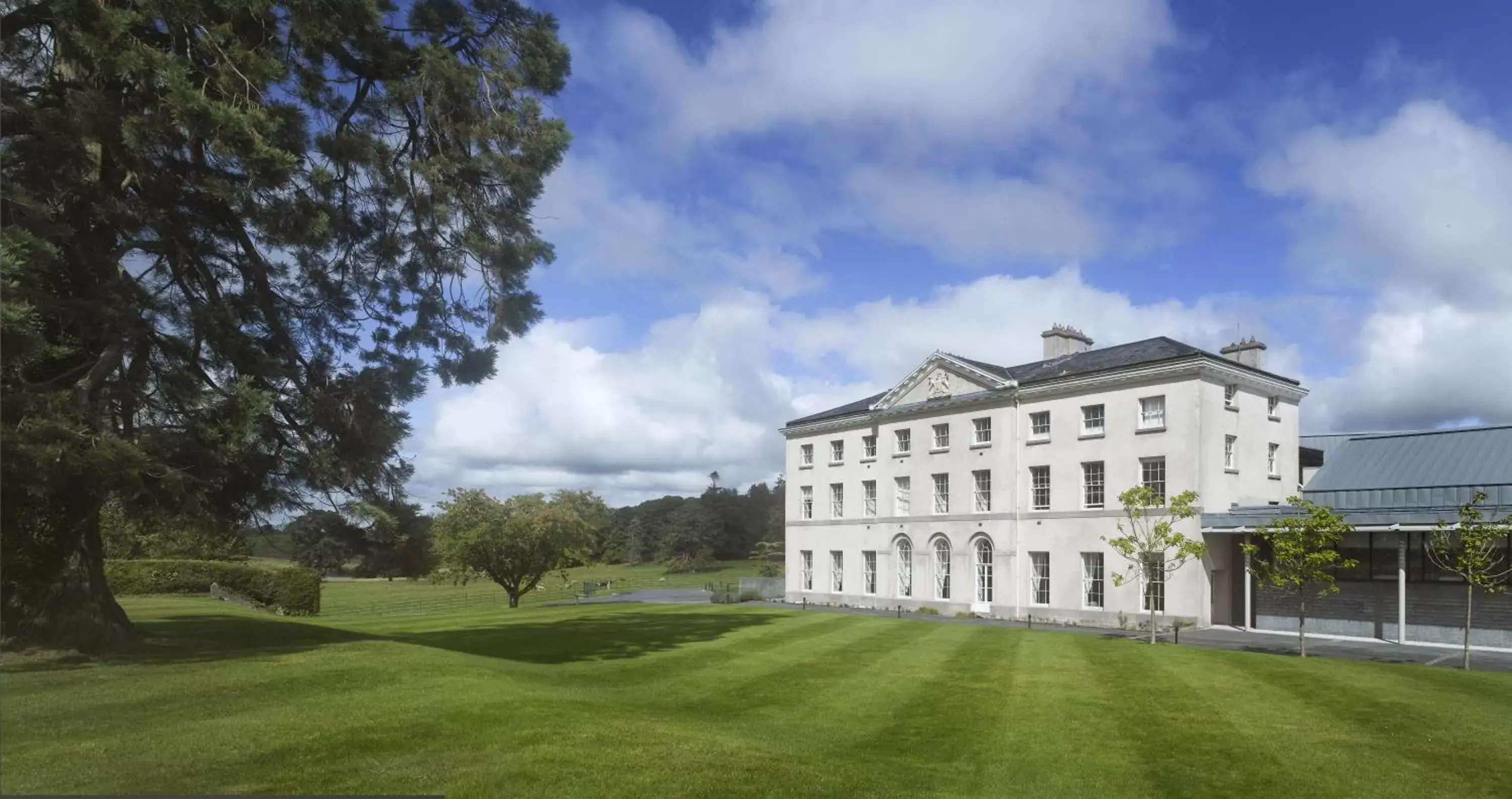 Facade/entrance in Farnham Estate Spa and Golf Resort