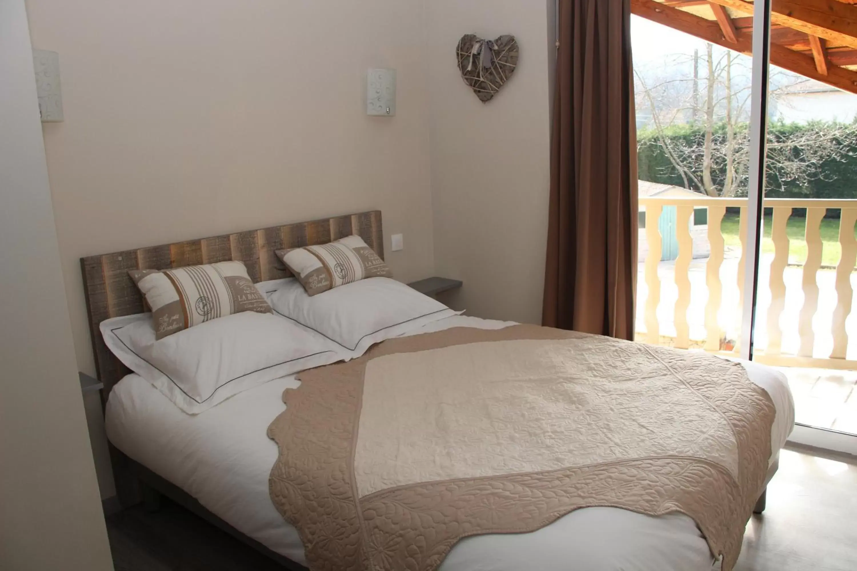 Double Room with Private Bathroom in Sous Le Figuier Double Room with Private Bathroom in Sous Le Figuier