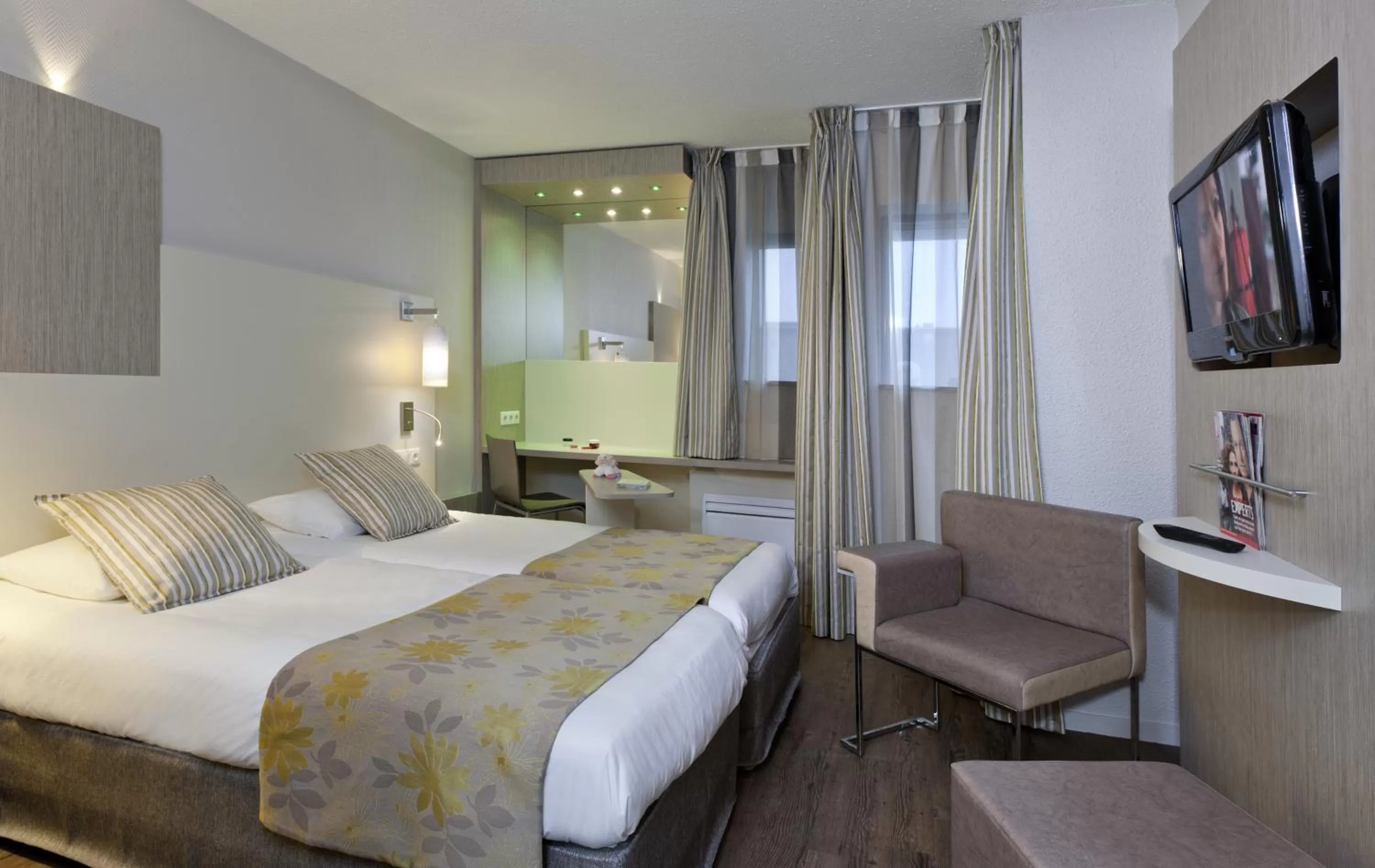Bedroom, Bed in ibis Styles Melun