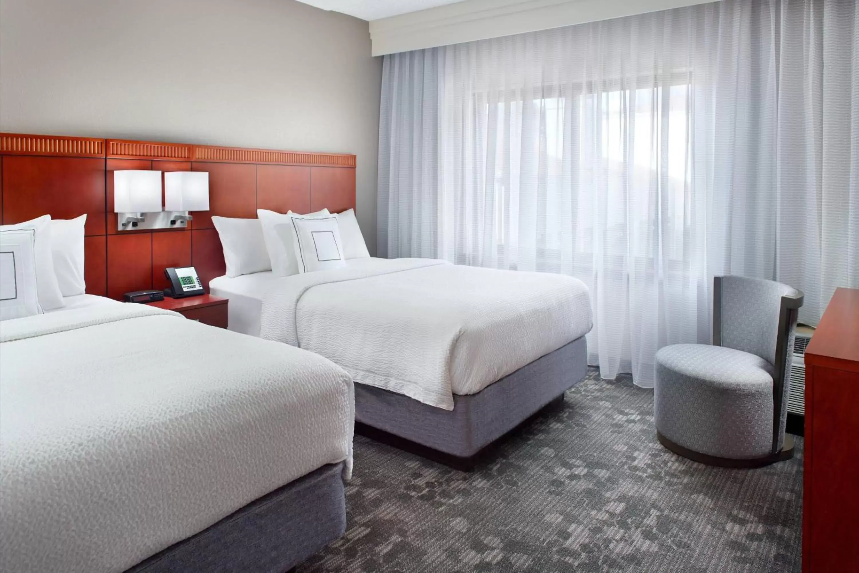 Bedroom, Bed in Courtyard by Marriott Greensboro