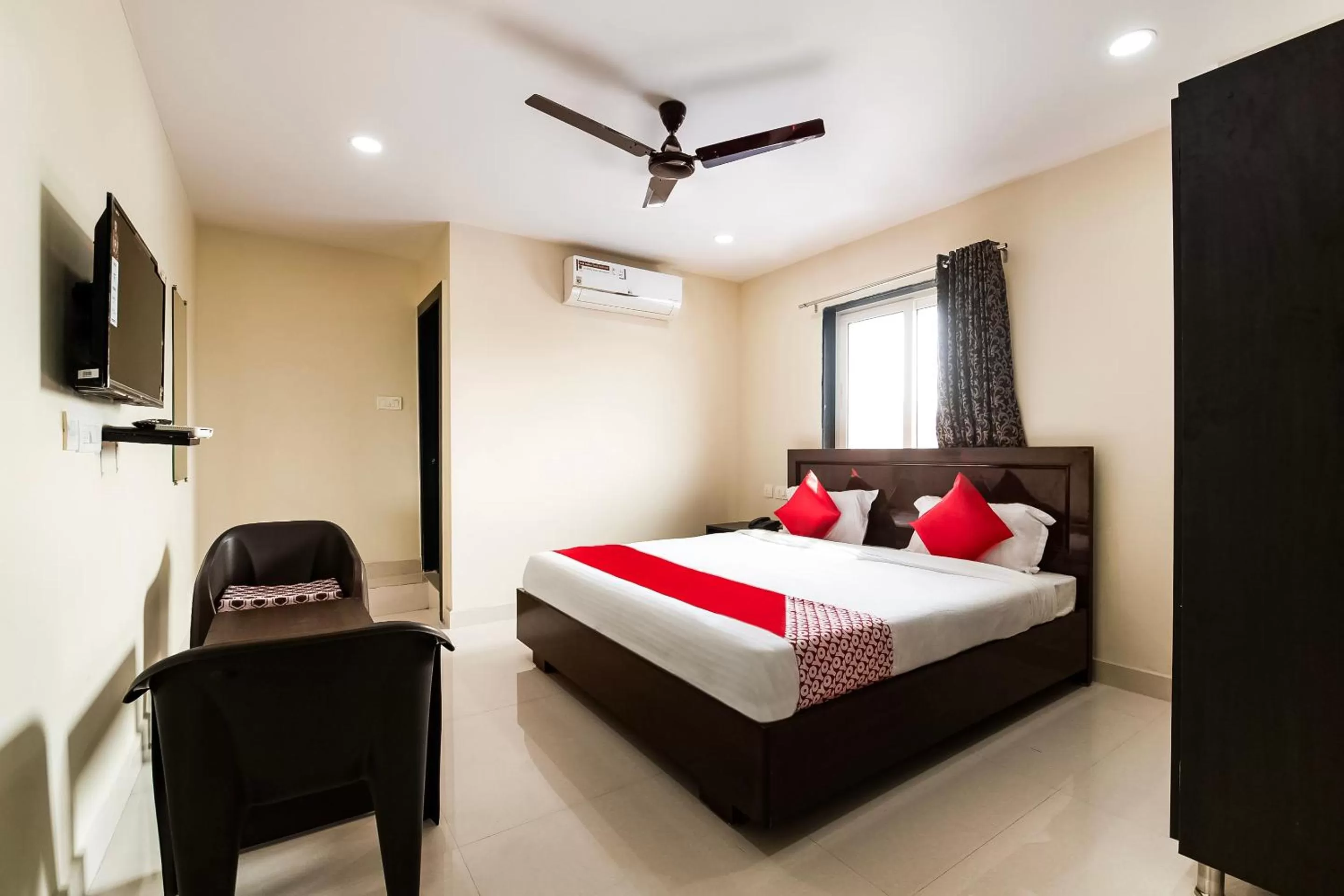 Bedroom in Capital O Hotel Green Tree