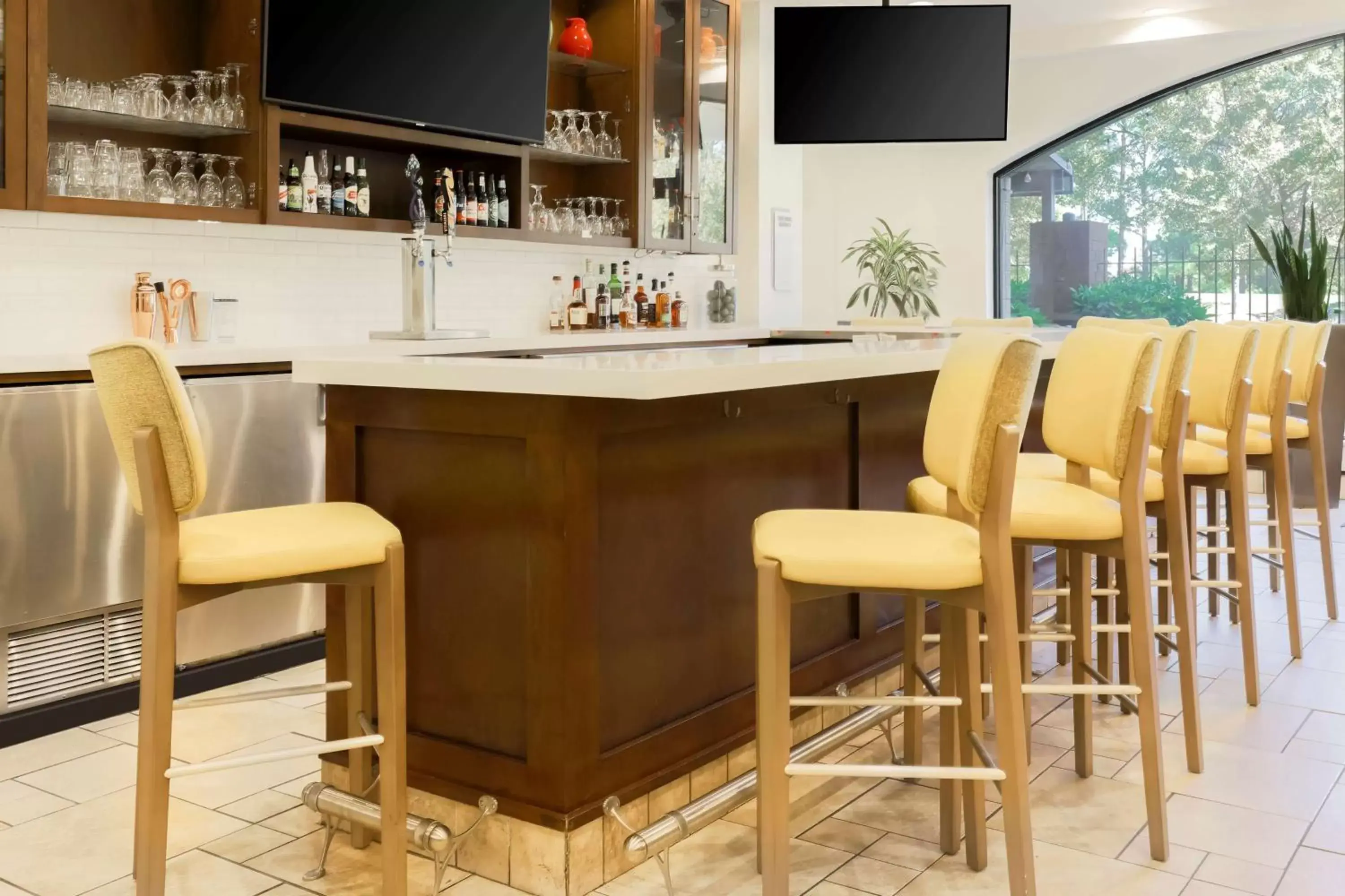 Lounge or bar in Hilton Garden Inn Raleigh-Durham/Research Triangle Park Lounge or bar in Hilton Garden Inn Raleigh-Durham/Research Triangle Park