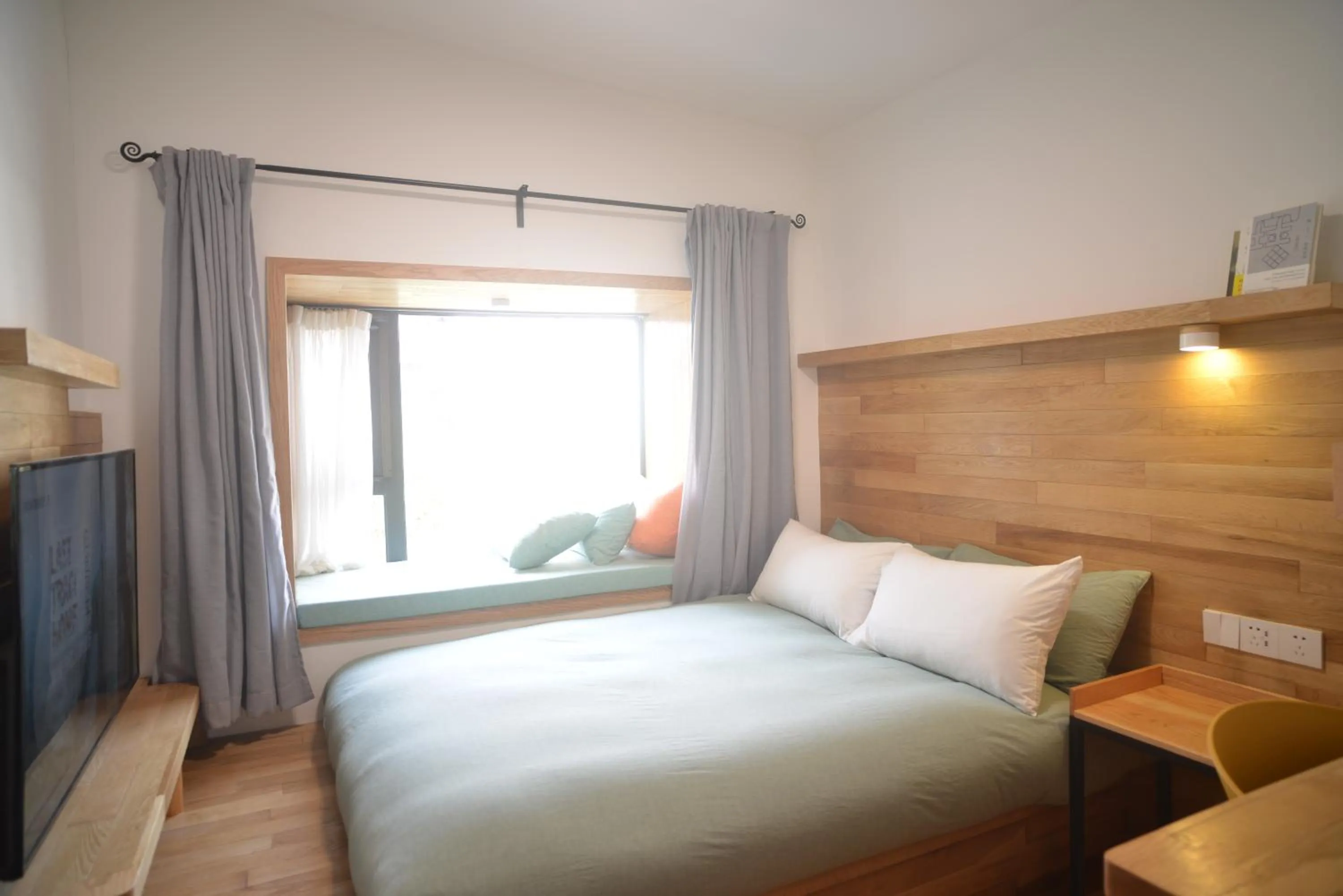 Bed in Rock&Wood Cozy House