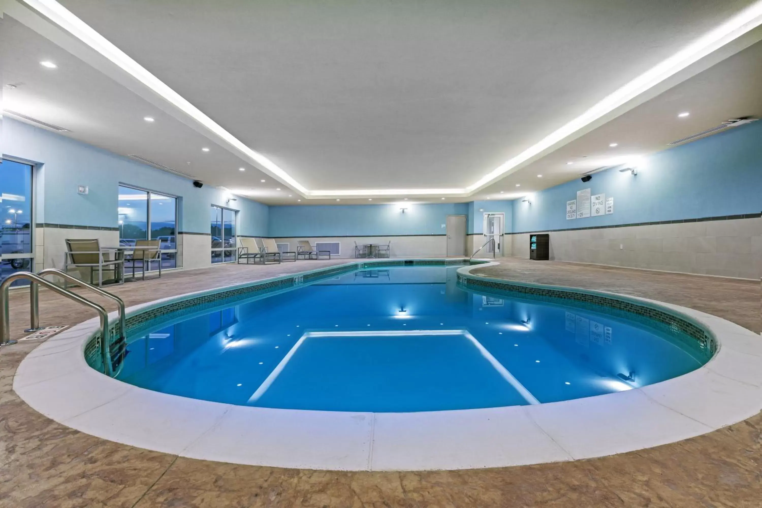 Swimming Pool in Holiday Inn Express & Suites - Parsons, an IHG Hotel