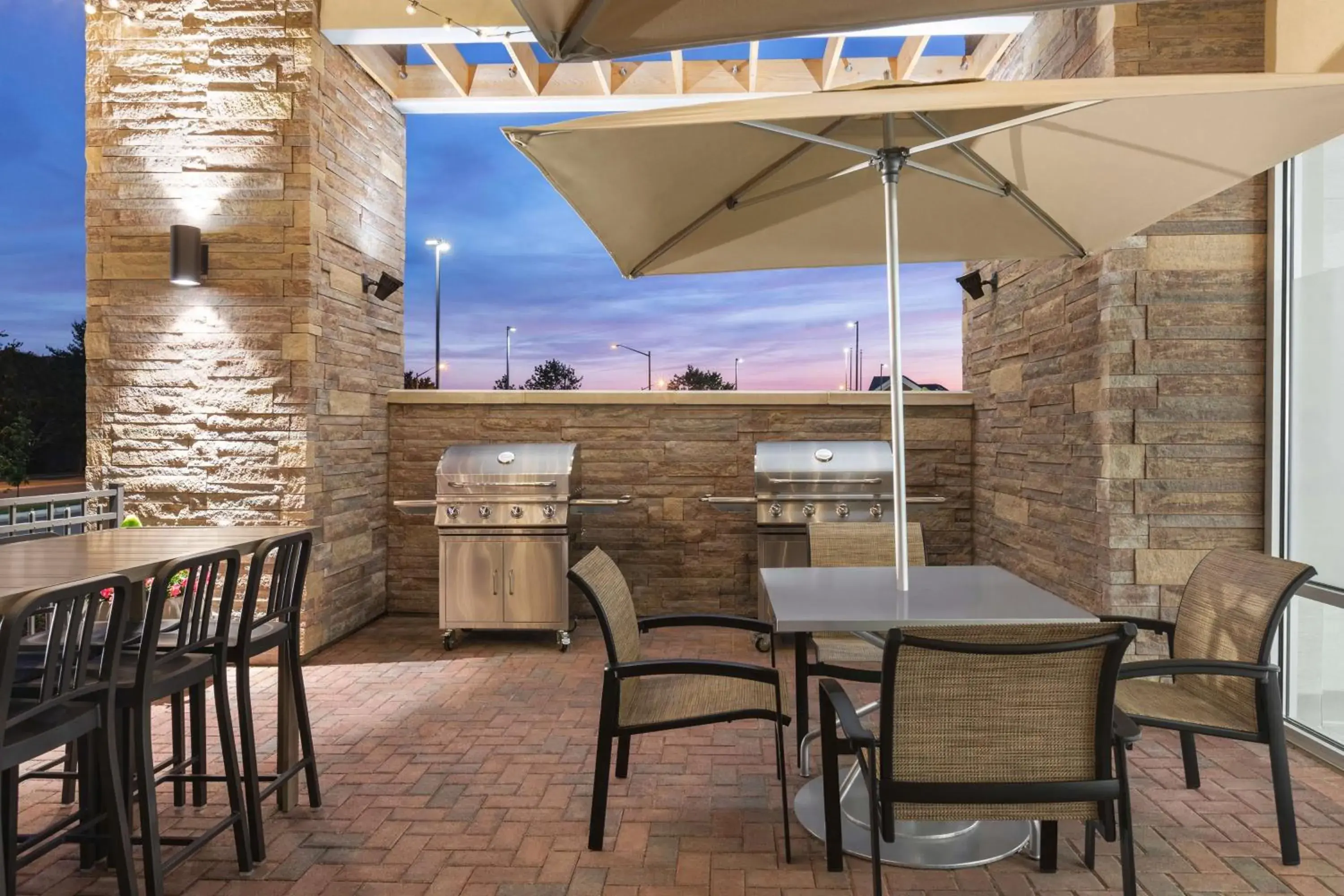 Patio, Dining Area in Home2 Suites By Hilton Leesburg, Va