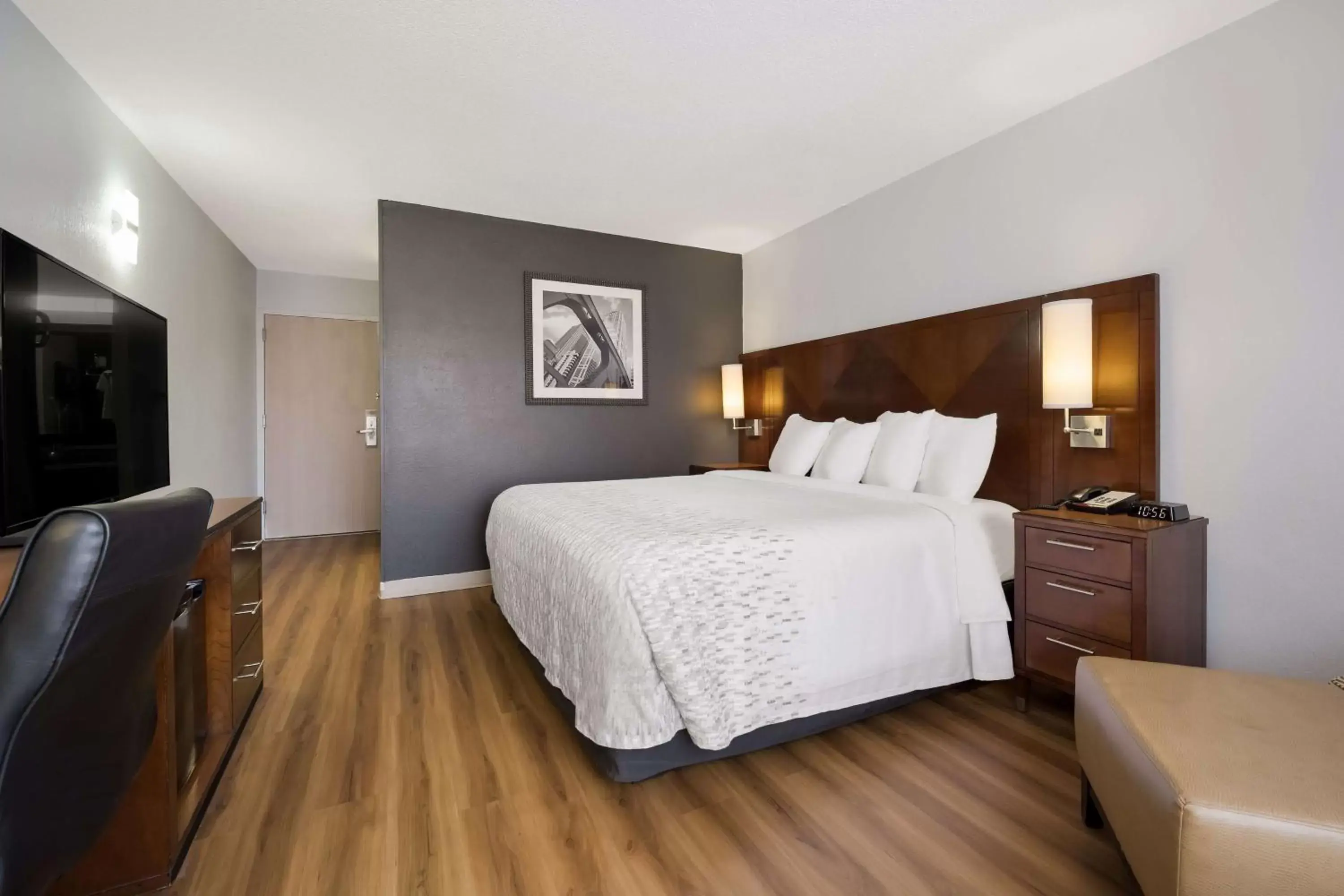 Bedroom in SureStay Hotel by Best Western Rockford East