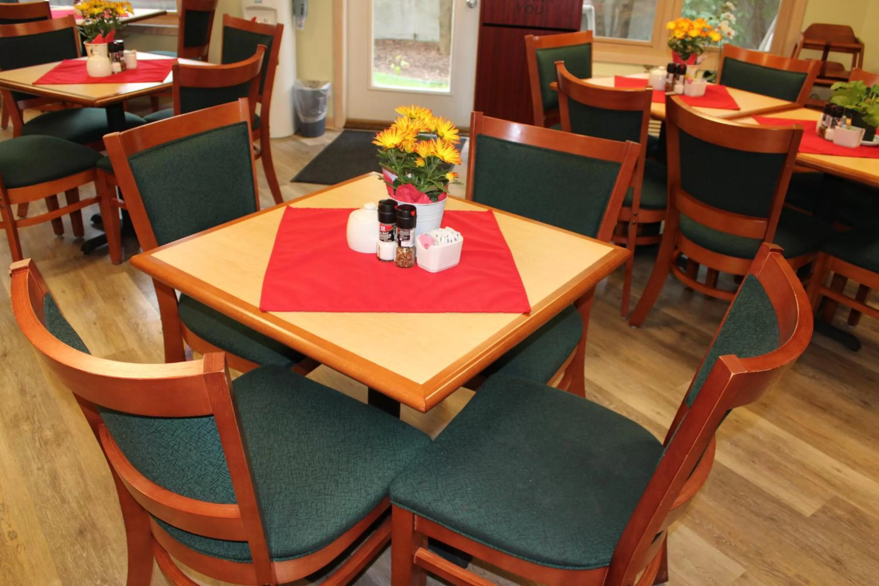 Food, Restaurant/Places to Eat in Mill Creek Hotel