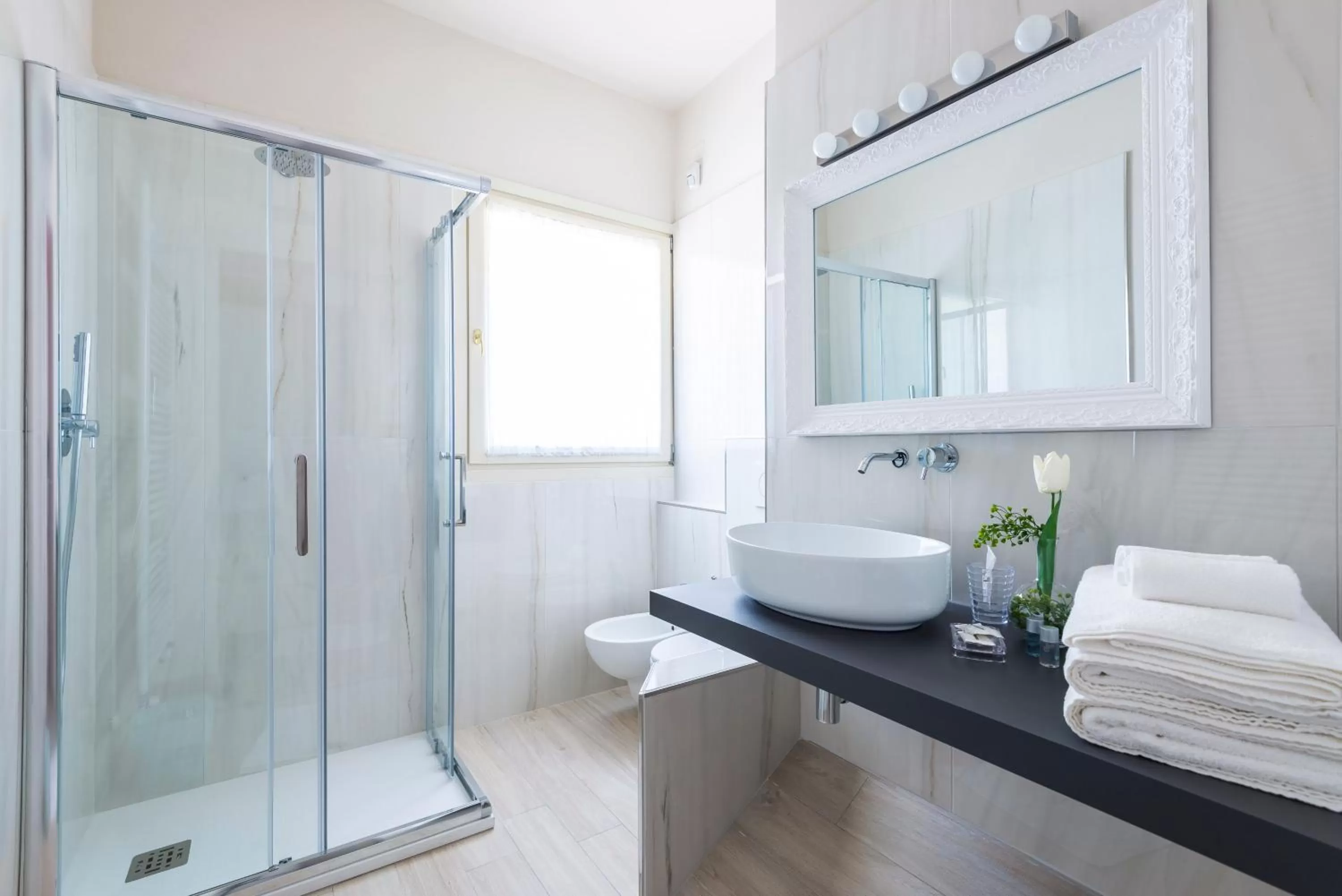 Shower in Villa Savioli Room & Breakfast