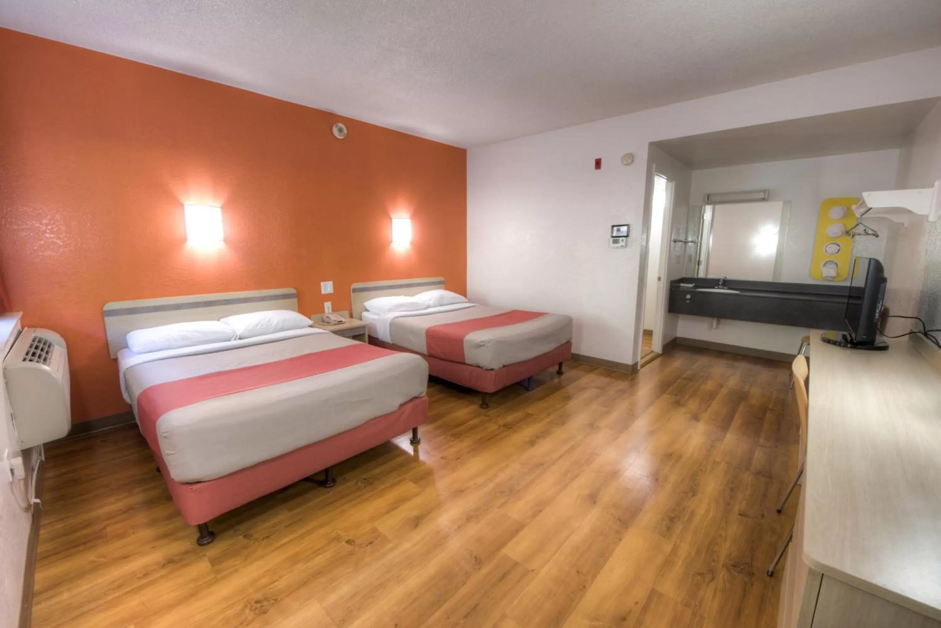 Bathroom, Bed in Motel 6-Niantic, CT - New London