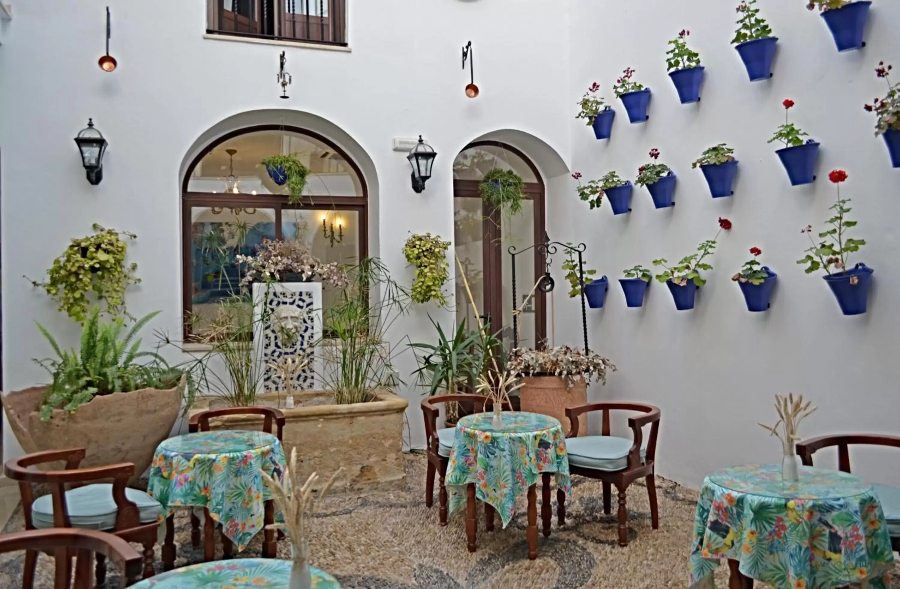 Patio, Restaurant/Places to Eat in Hotel Marisa