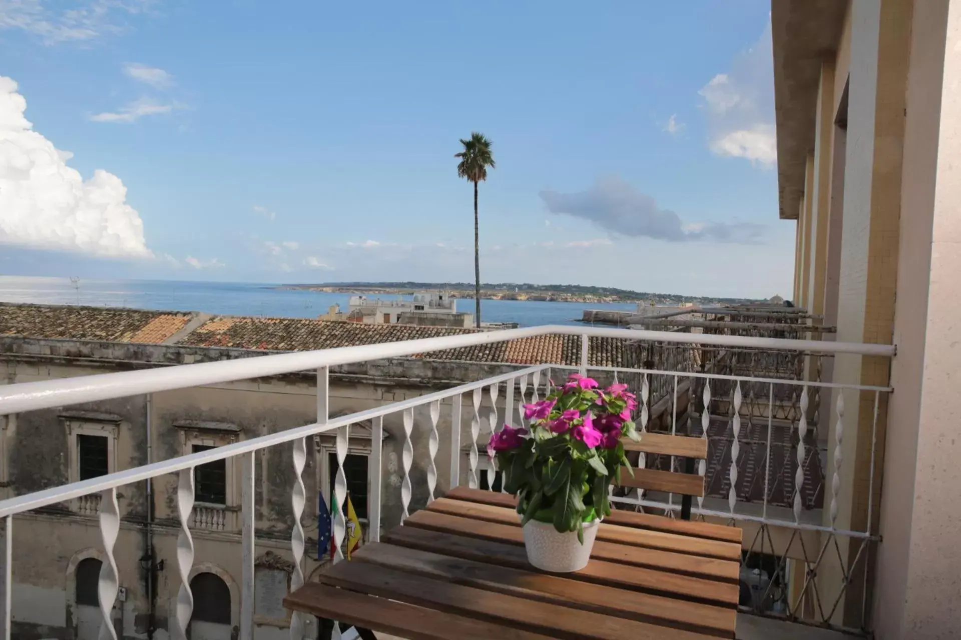 Sea view, Balcony/Terrace in Maison Ortigia