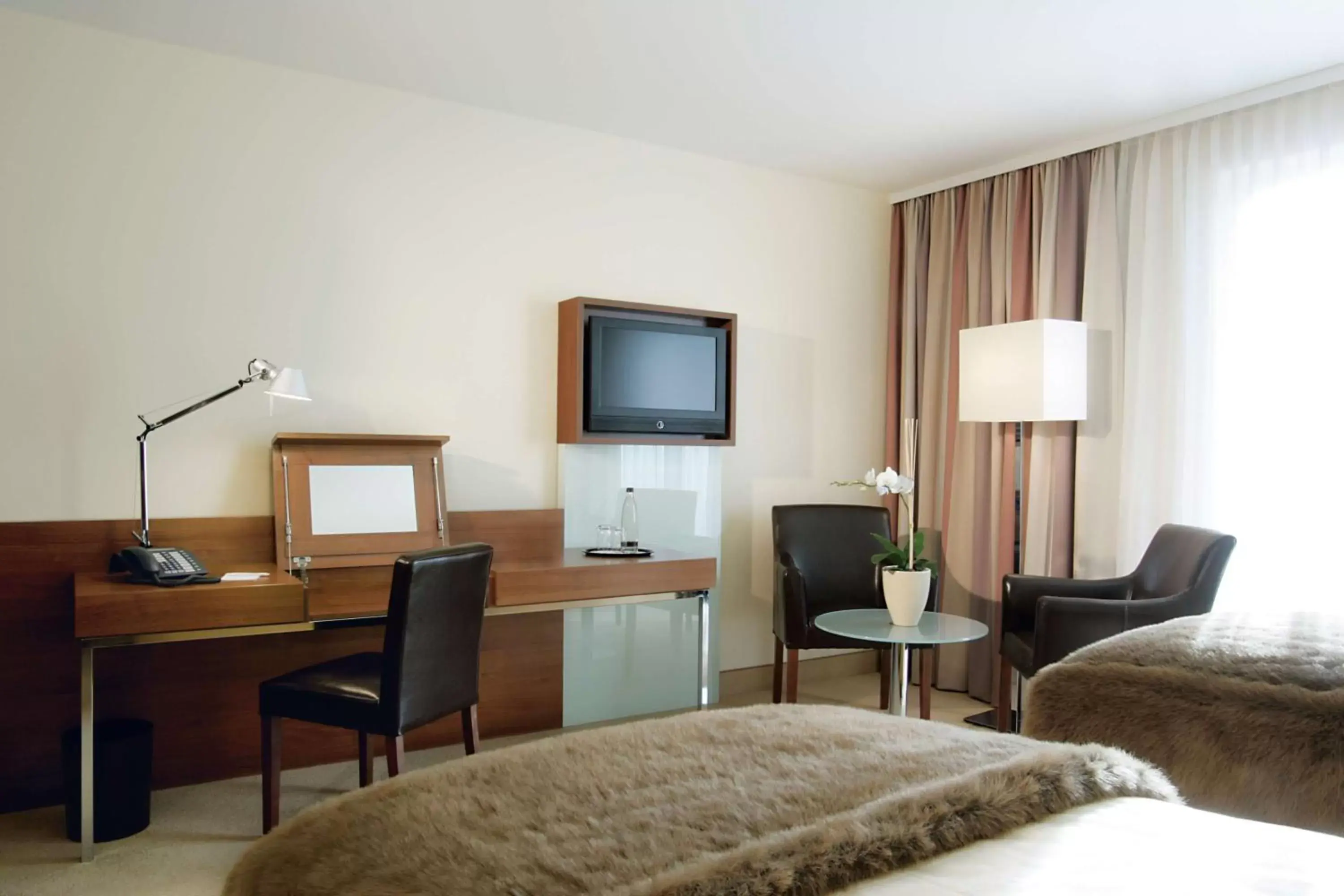 Bedroom, Seating Area in Lindner Hotel Hamburg am Michel, part of JdV by Hyatt