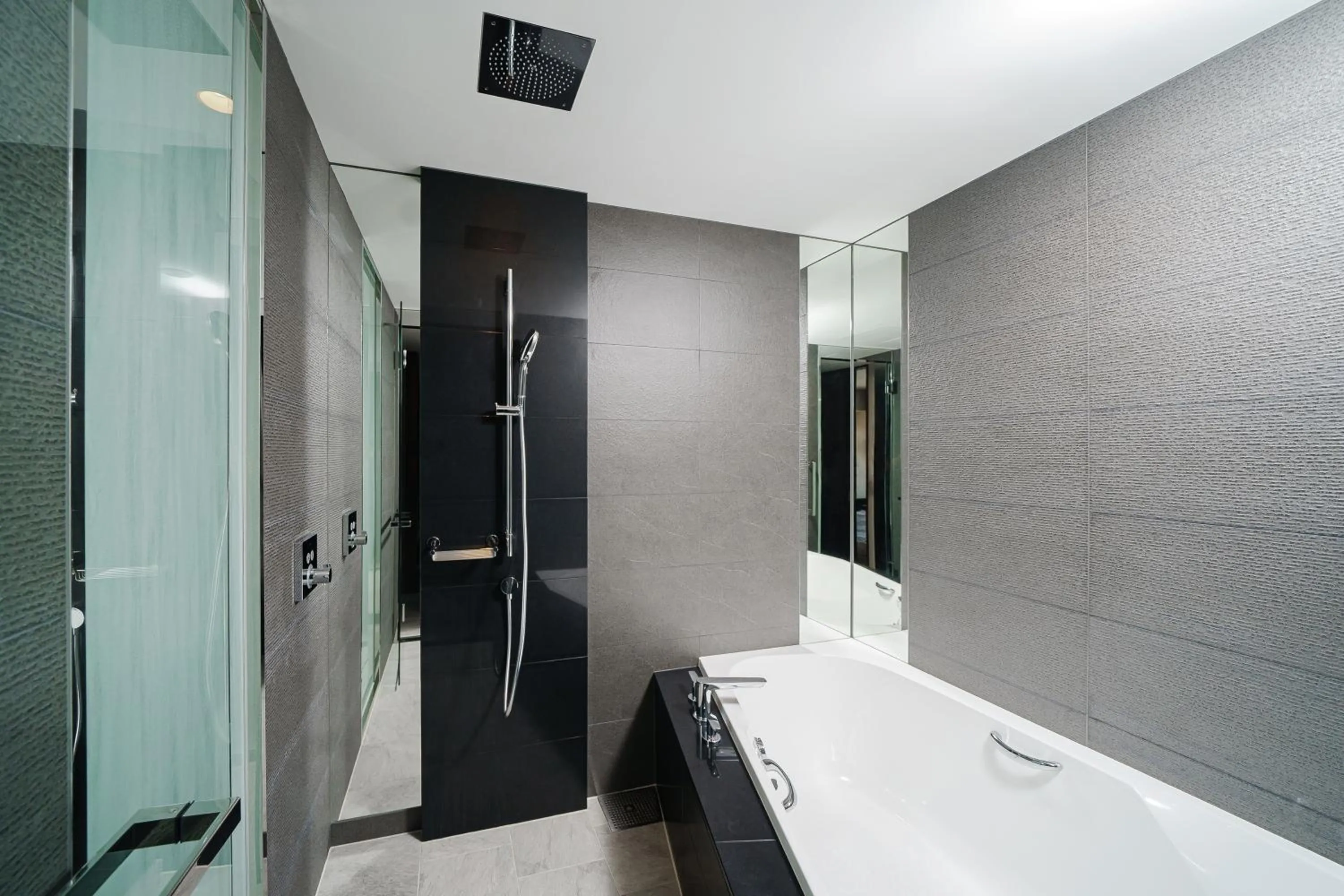 Photo of the whole room in Hyatt Regency Yokohama