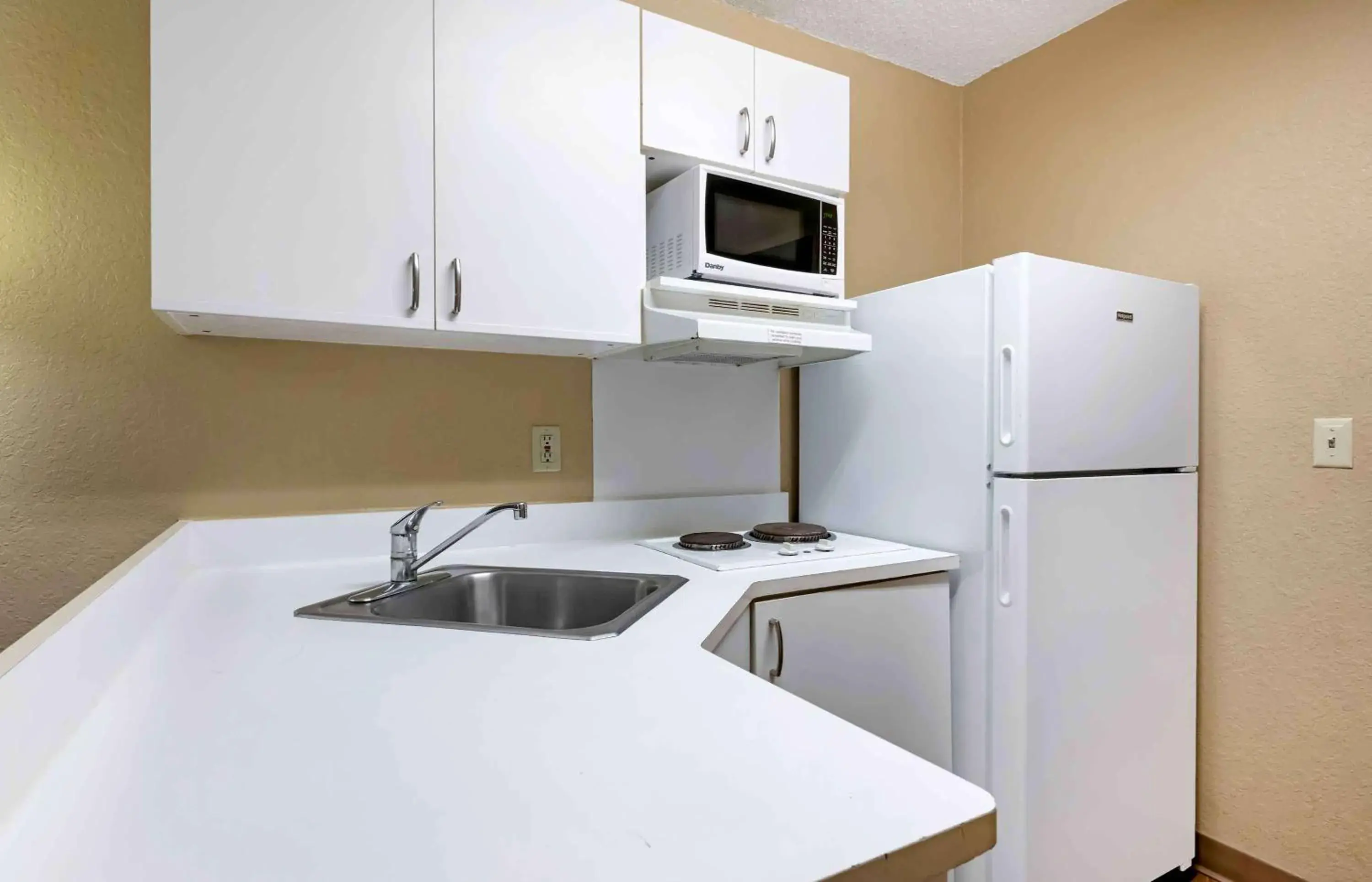 Bedroom, Kitchen/Kitchenette in Extended Stay America Suites - Jacksonville - Lenoir Avenue East