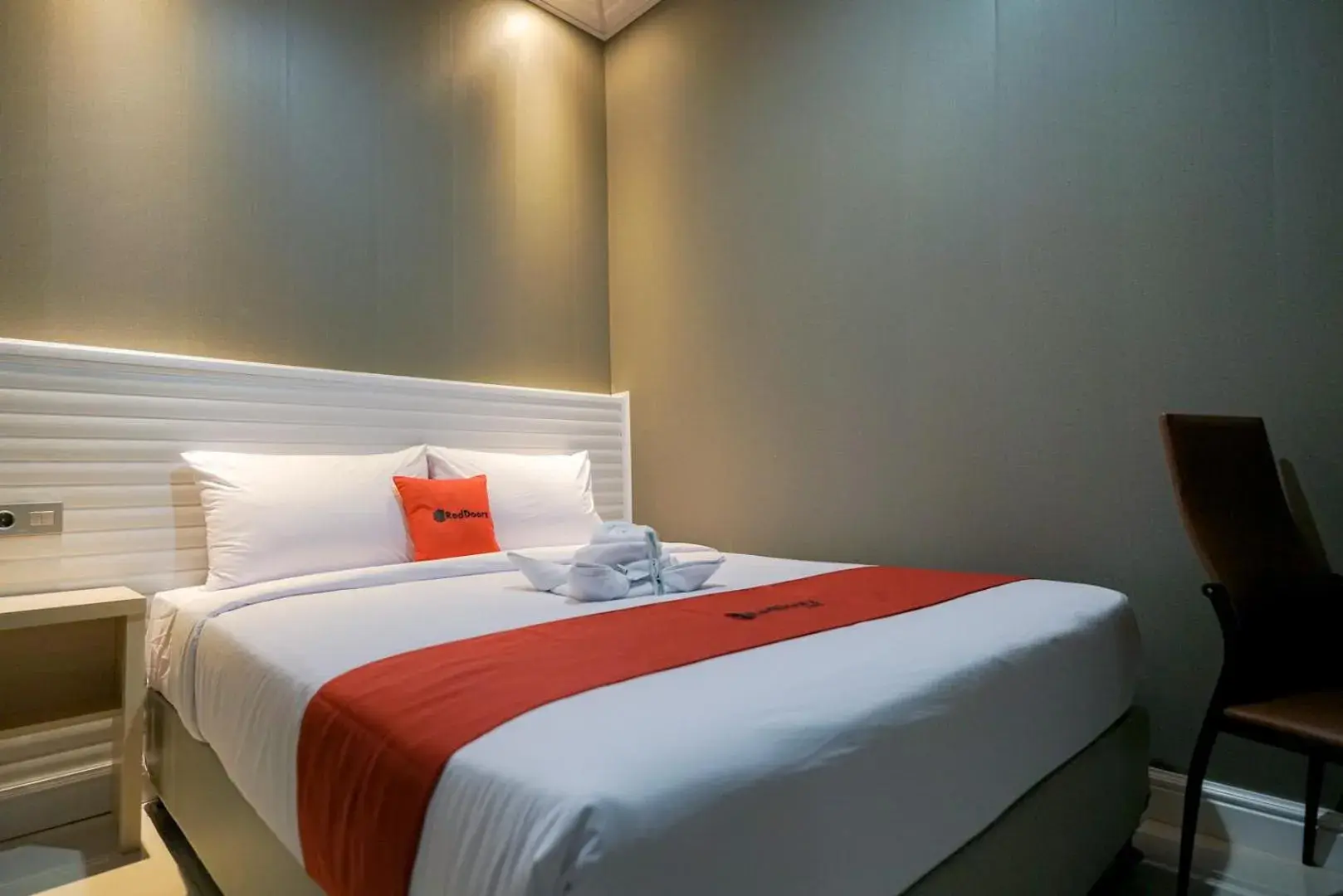 Bedroom, Bed in RedDoorz near Exit Toll Sirkuit Sentul