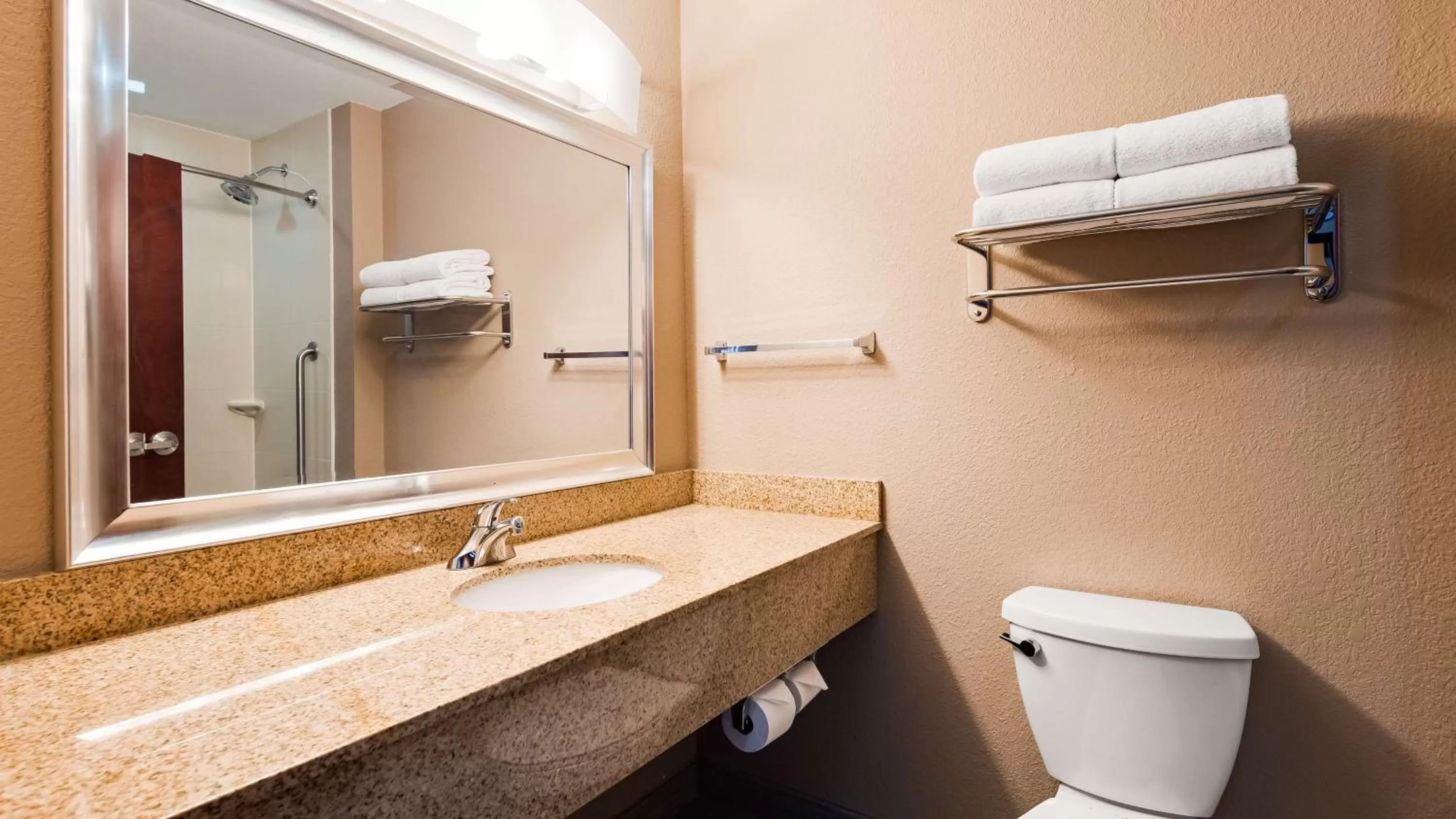 King Suite with Sofa Bed - Non-Smoking in Best Western Plus Hiawatha Hotel