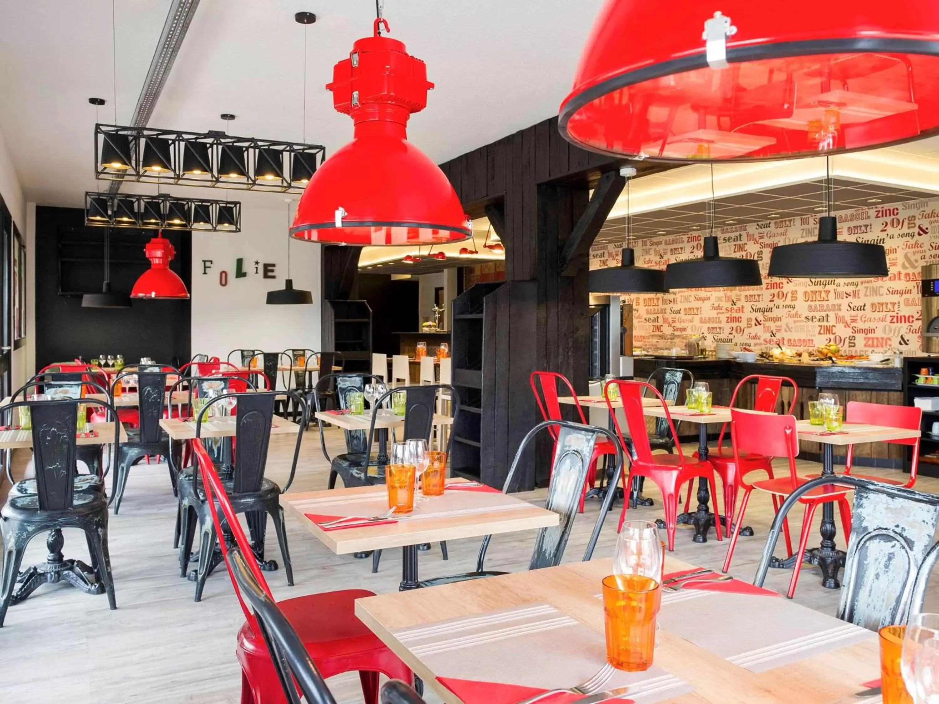 Property building, Restaurant/Places to Eat in ibis Styles Chartres Métropole