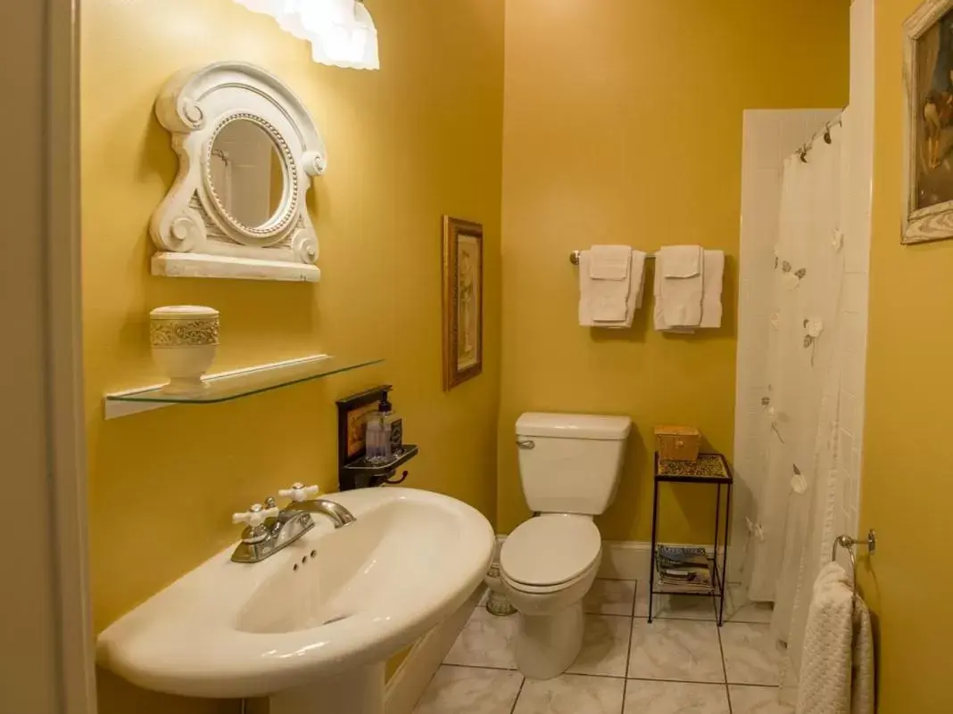 Bathroom in The Neighbour House B&B