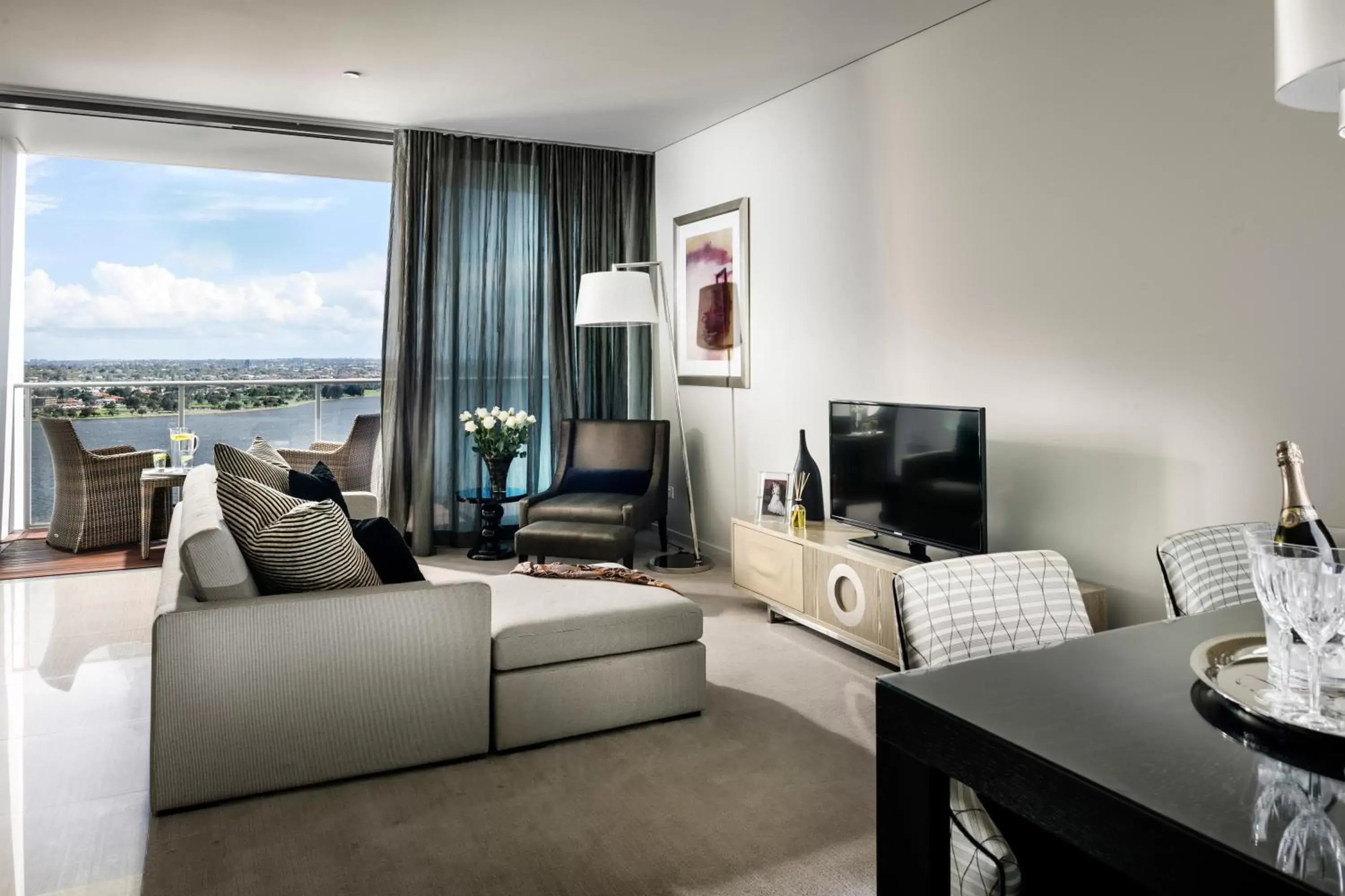 TV and multimedia, Seating Area in Fraser Suites Perth